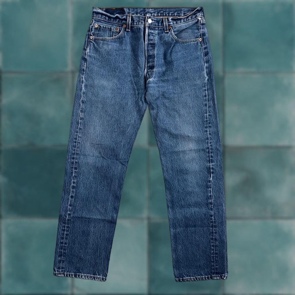 Levi's VINTAGE Levi's 501 Jeans Men Medium Blue 90s USA Straight Fit Denim 34in Inseam Size US 35 - 1 Thumbnail