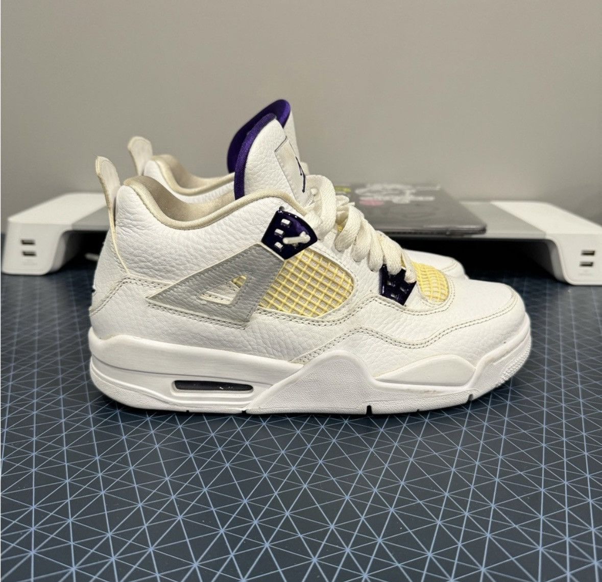 Jordan Brand Jordan 4 GS Purple Metallic Size US 7 / EU 40 - 3 Thumbnail