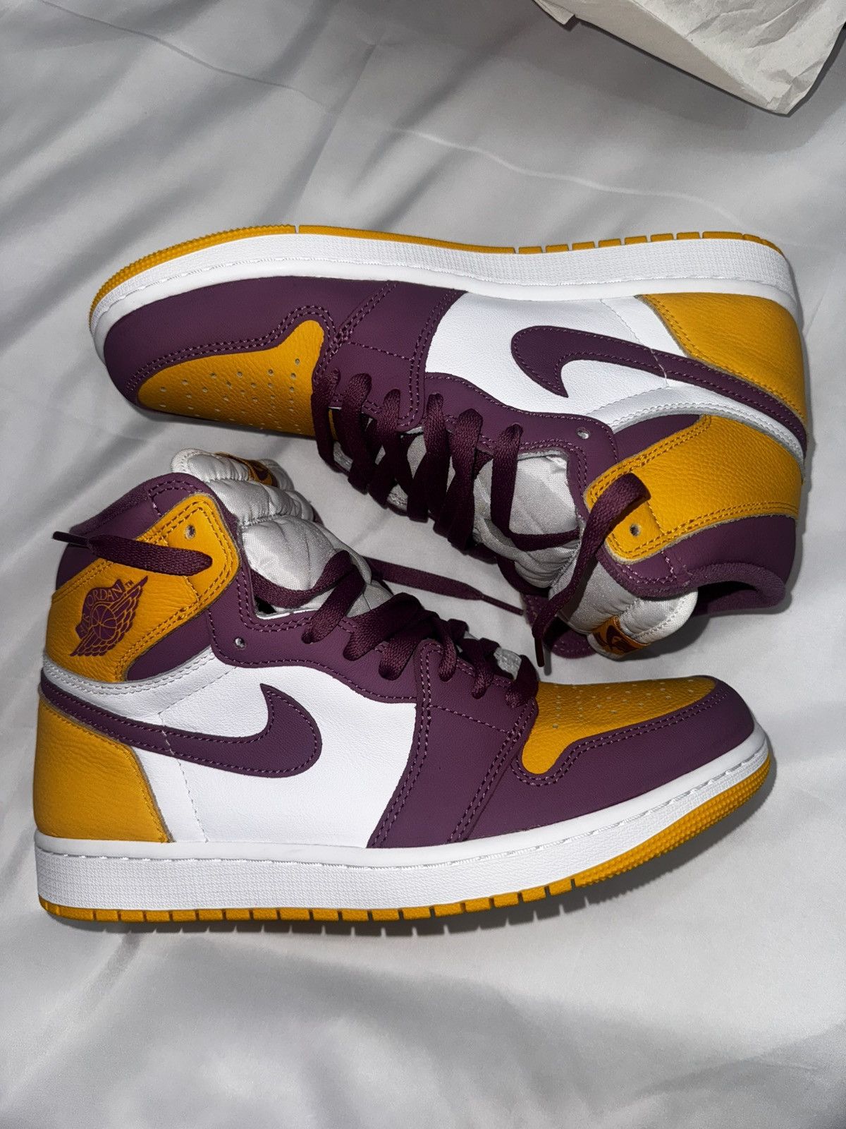 Jordan Brand 2022 Air Jordan 1 Retro High OG 'Brotherhood' Size US 9.5 / EU 42-43 - 2 Thumbnail