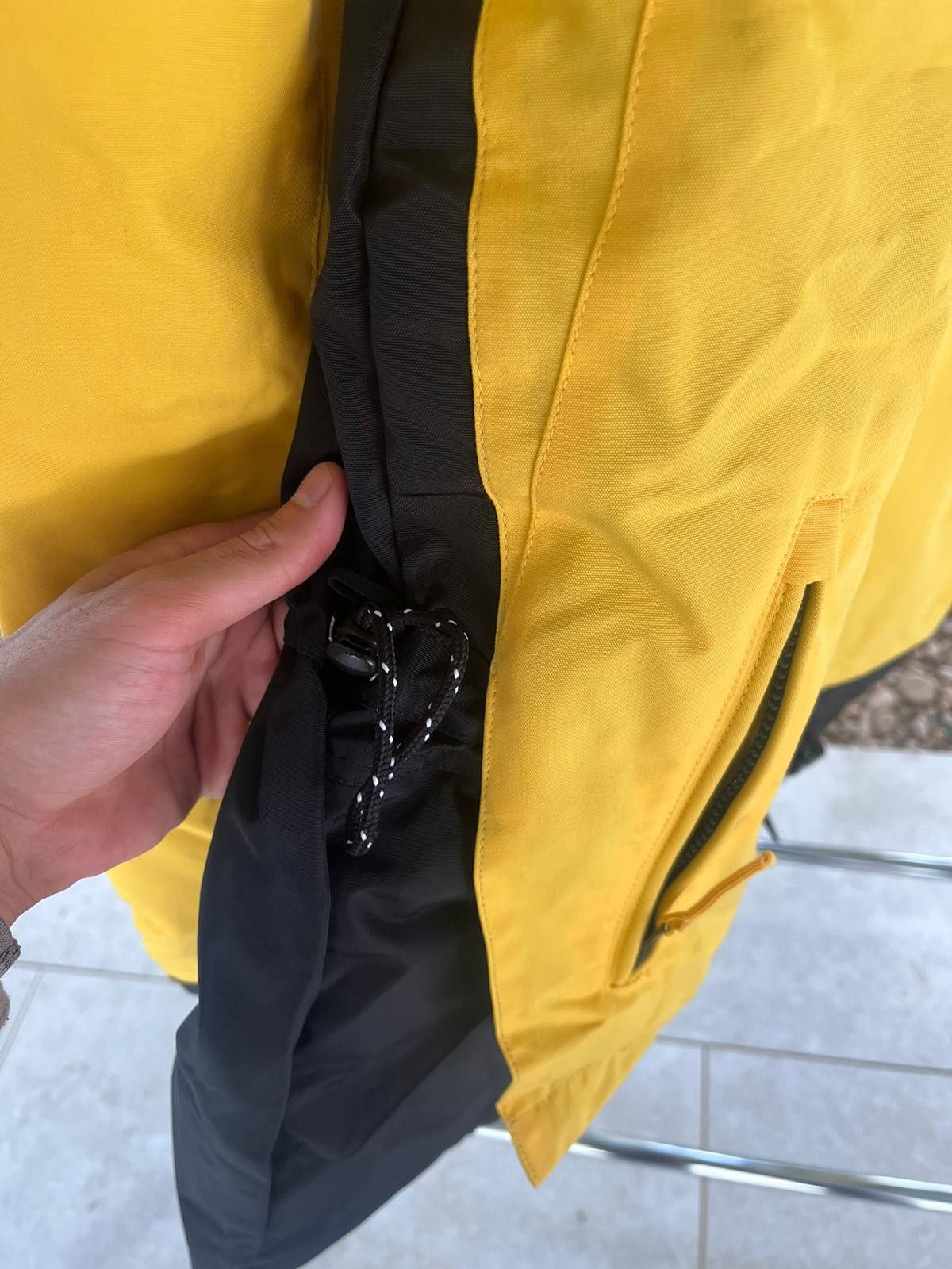 Vetements SS18 DHL Parka in Yellow Size US S / EU 44-46 / 1 - 6 Thumbnail