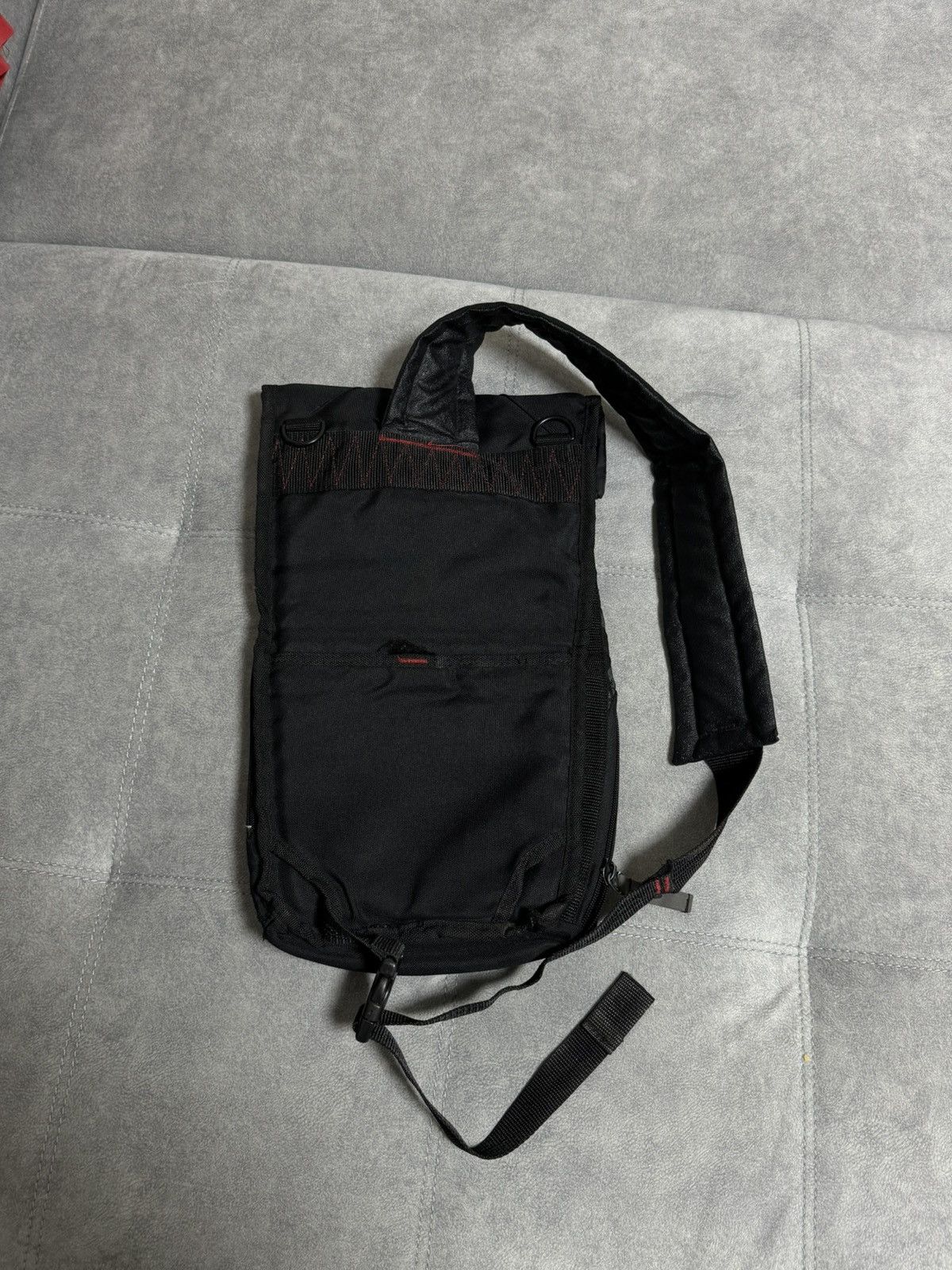 Oakley Vintage Rare Oakley sling crossbody bag backpack Size ONE SIZE - 14 Thumbnail