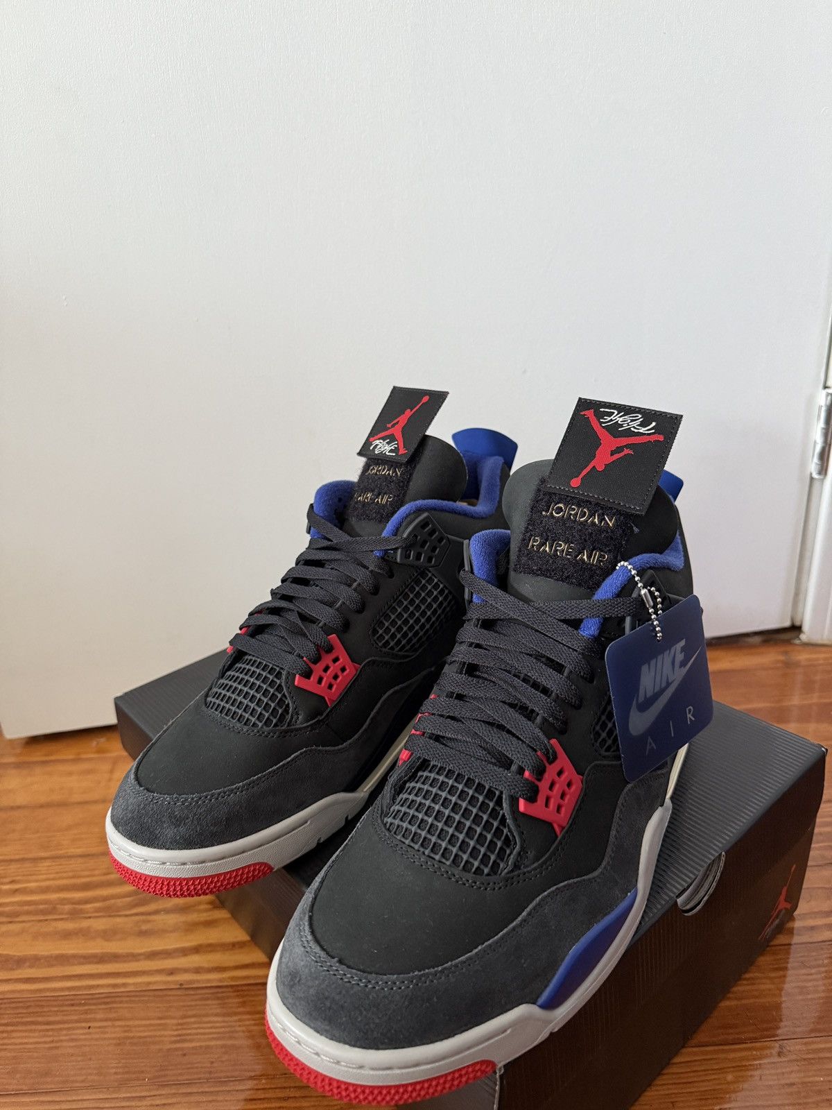 RARE AIR JORDAN 4( GOLD STITCHING)