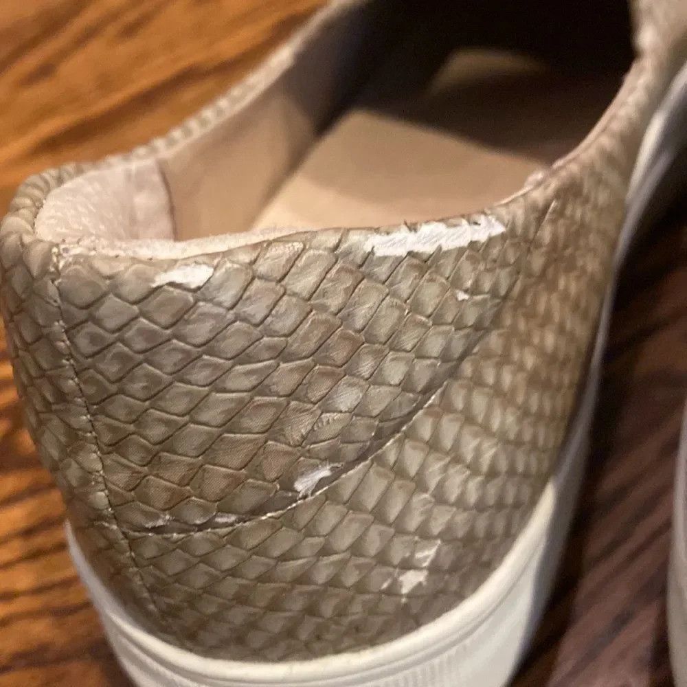 J/Slides J Slides Women's 8 Beige Slip On Sneaker Snakeskin Print Em Size US 8 / IT 38 - 4 Thumbnail