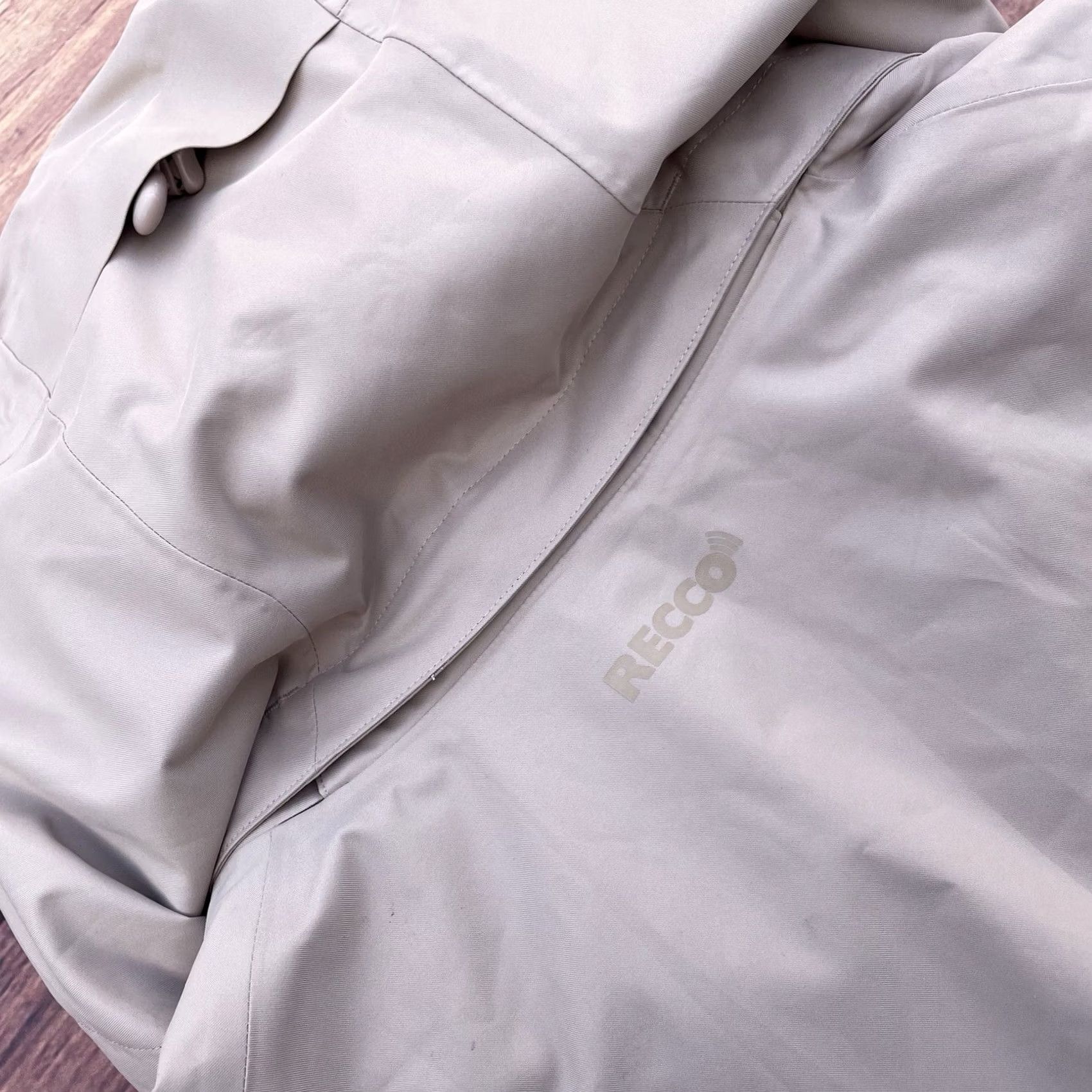 Patagonia Patagonia Womens Recco Beige Gray Reversible 3-in-1 Snowbelle Jacket XL Beige Womens 3-in-1 Reversible Jacket Size XL / US 12-14 / IT 48-50 - 4 Thumbnail