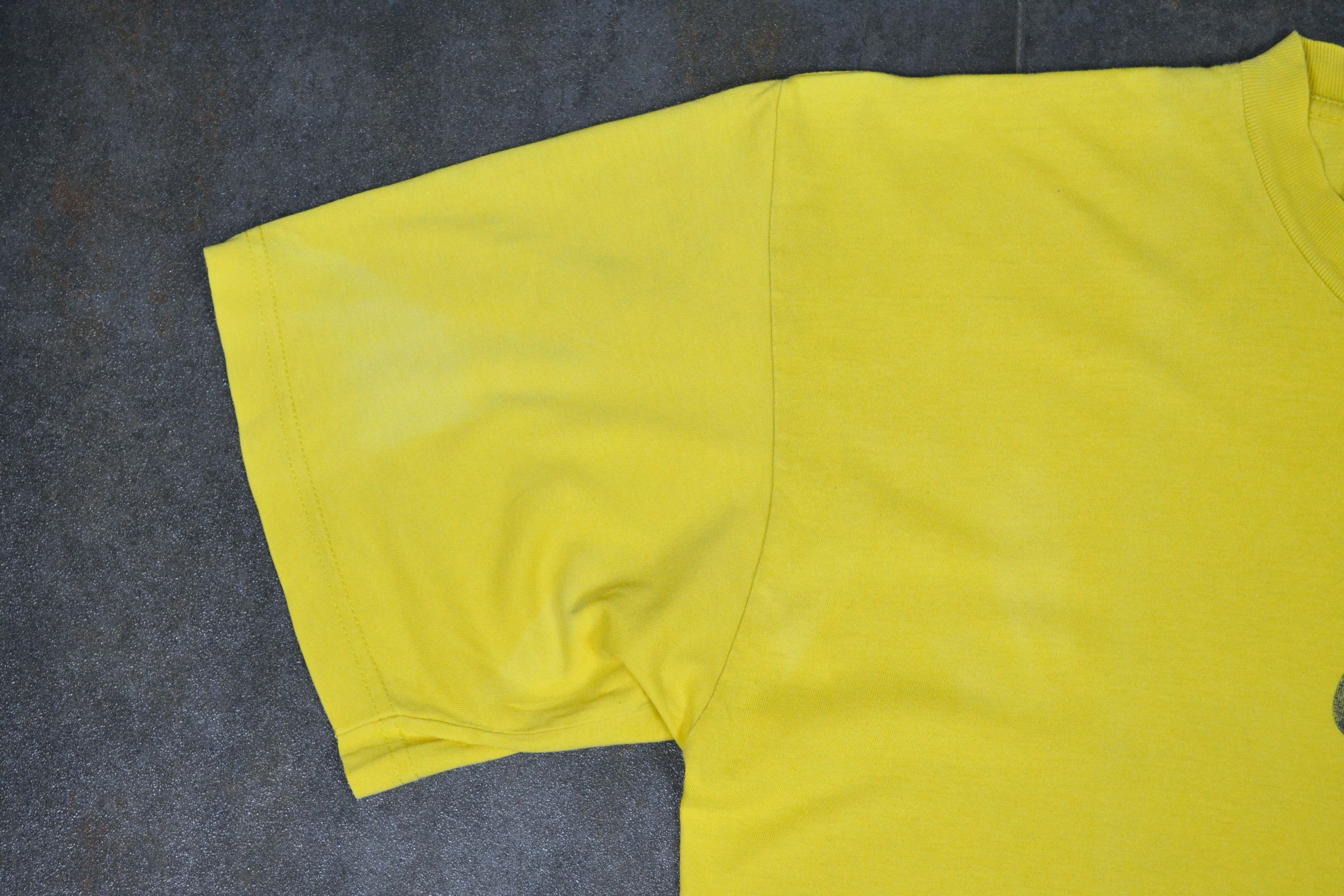 Nike 90s Vintage Nike Big Logo Mid Swoosh Yellow T-Shirt Size US L / EU 52-54 / 3 - 7 Thumbnail