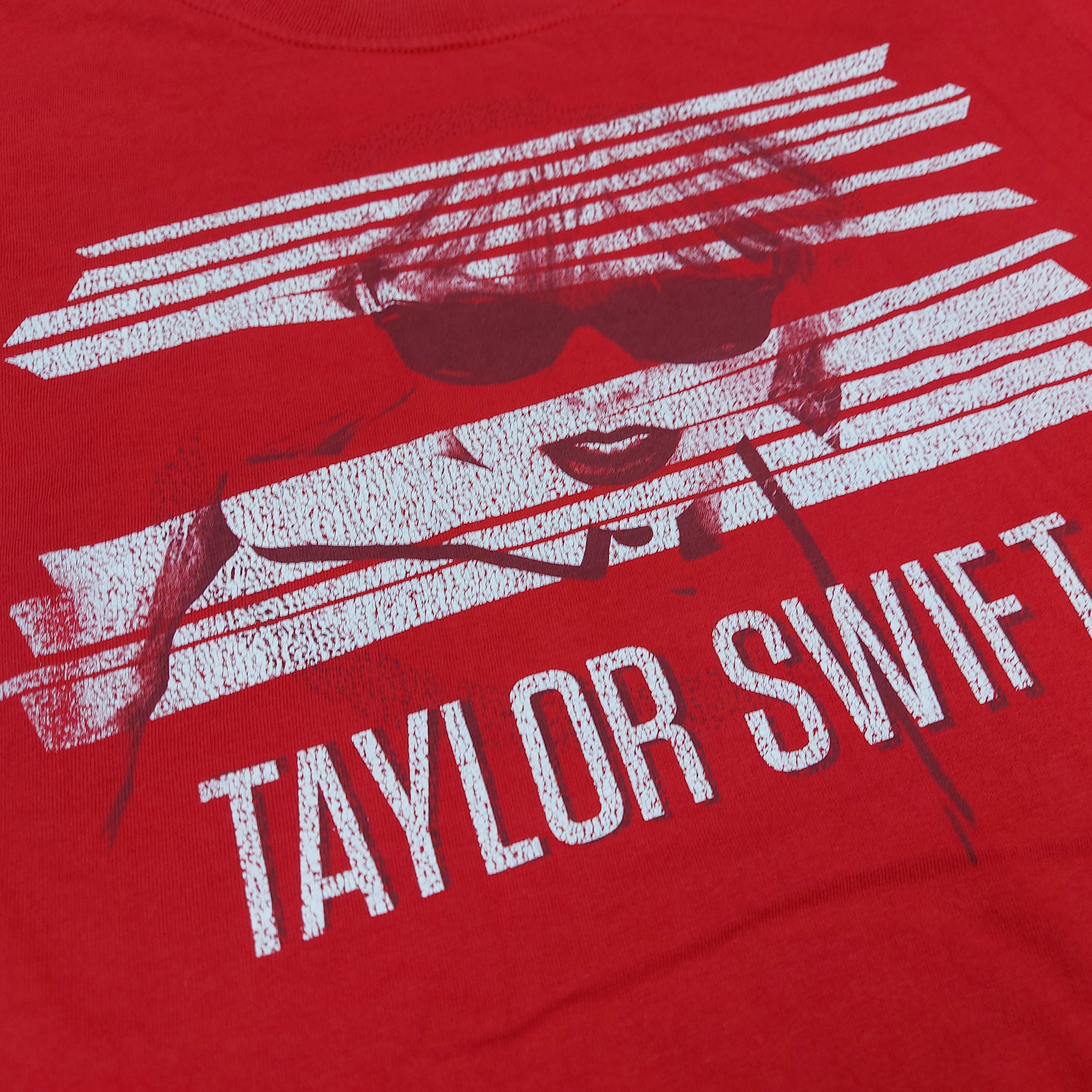 Band Tees Official 2013 Taylor Swift Red Tour Pop Music Merch TEE Size US S / EU 44-46 / 1 - 5 Thumbnail