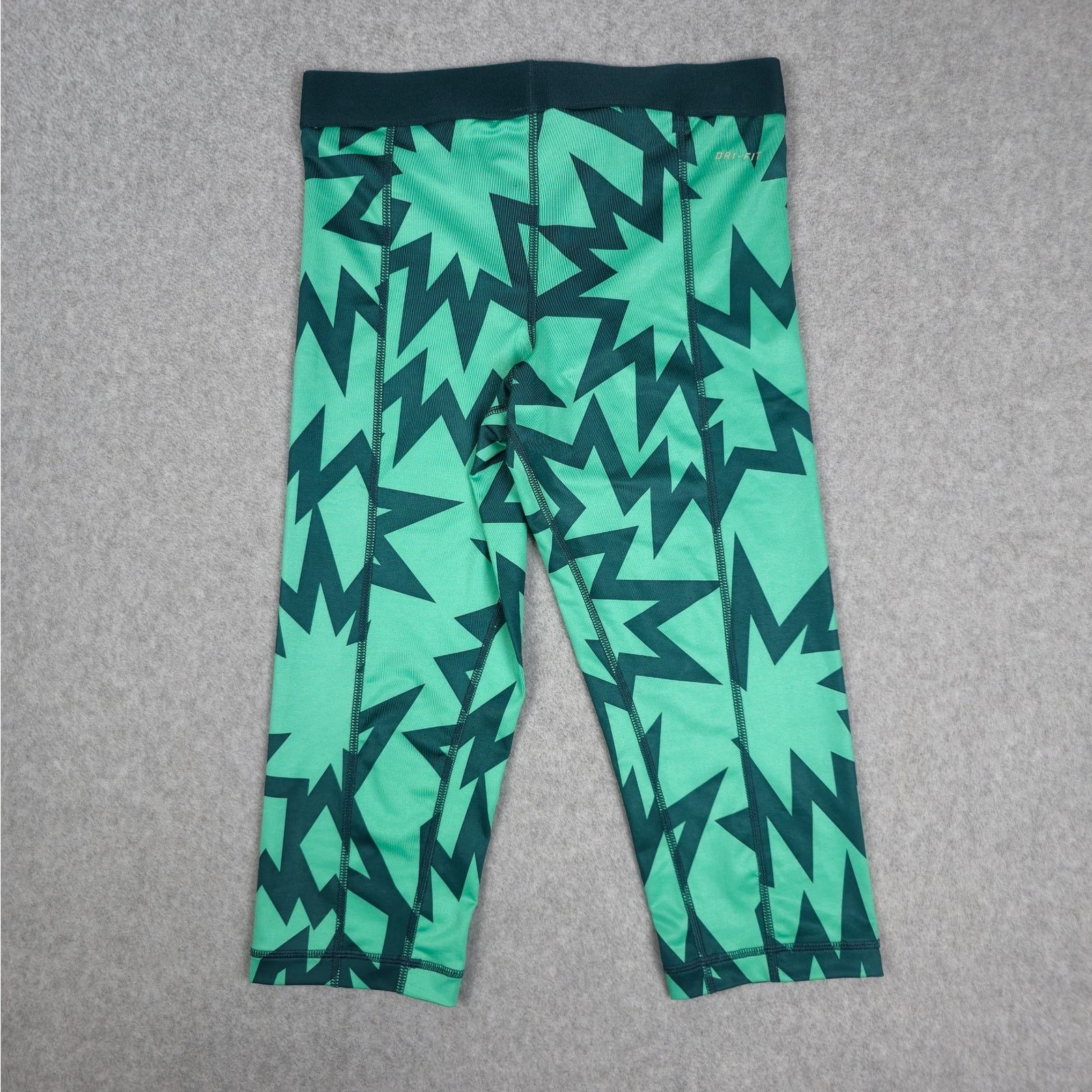 Nike NWT Nike Pro Small Green Graphic Print Capri Leggings Size 26" / US 2 / IT 38 - 2 Thumbnail