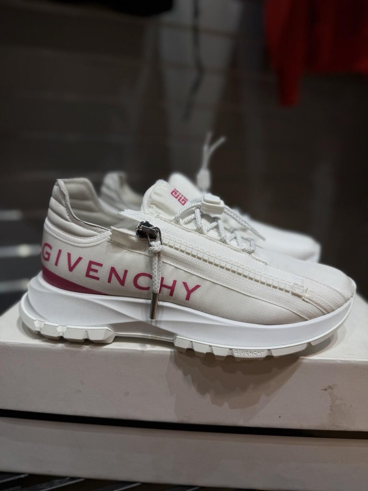 Givenchy Givenchy Spectre Logo Zip Runner Sneakers Size 39 (9US) W Size US 9 / IT 39 - 1 Thumbnail
