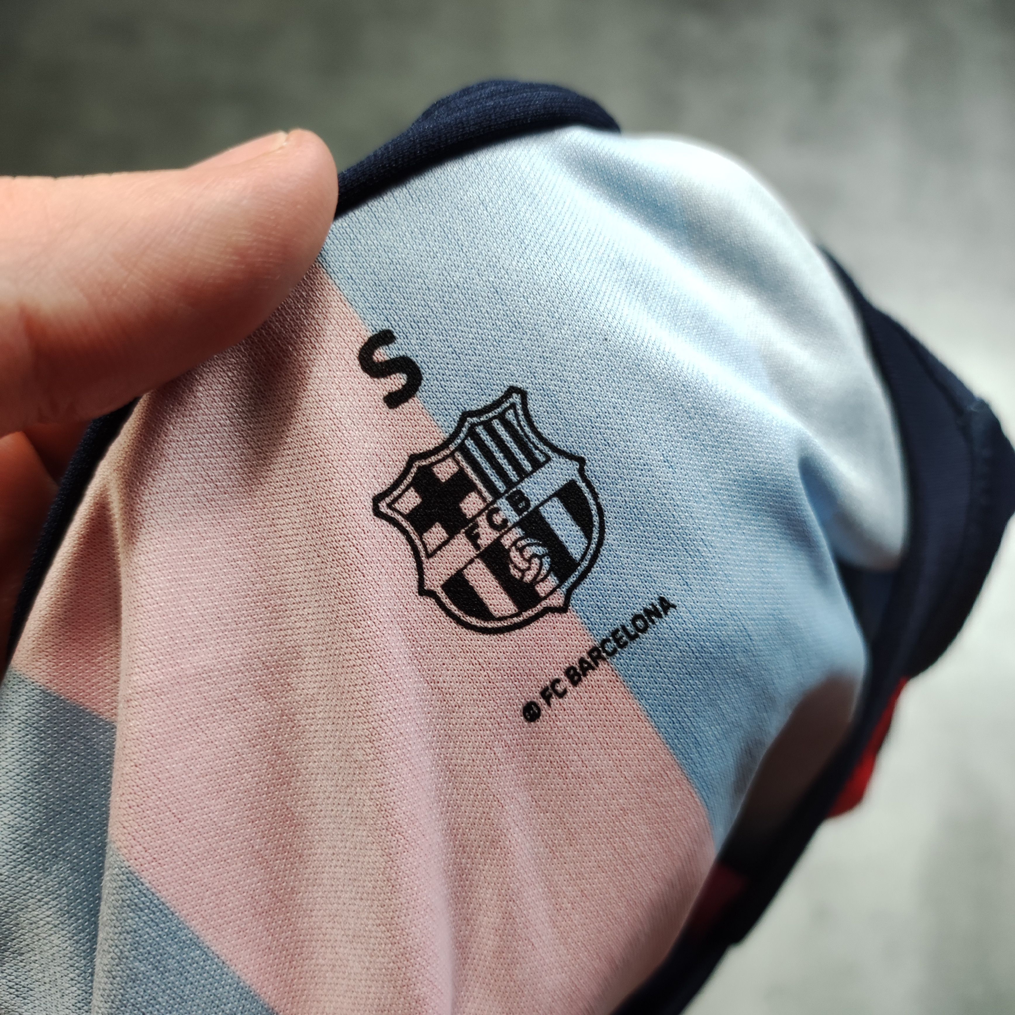 Other RARE Rogers Official Spain FC Barcelona #9 Lewandowski Kit Size US S / EU 44-46 / 1 - 8 Thumbnail
