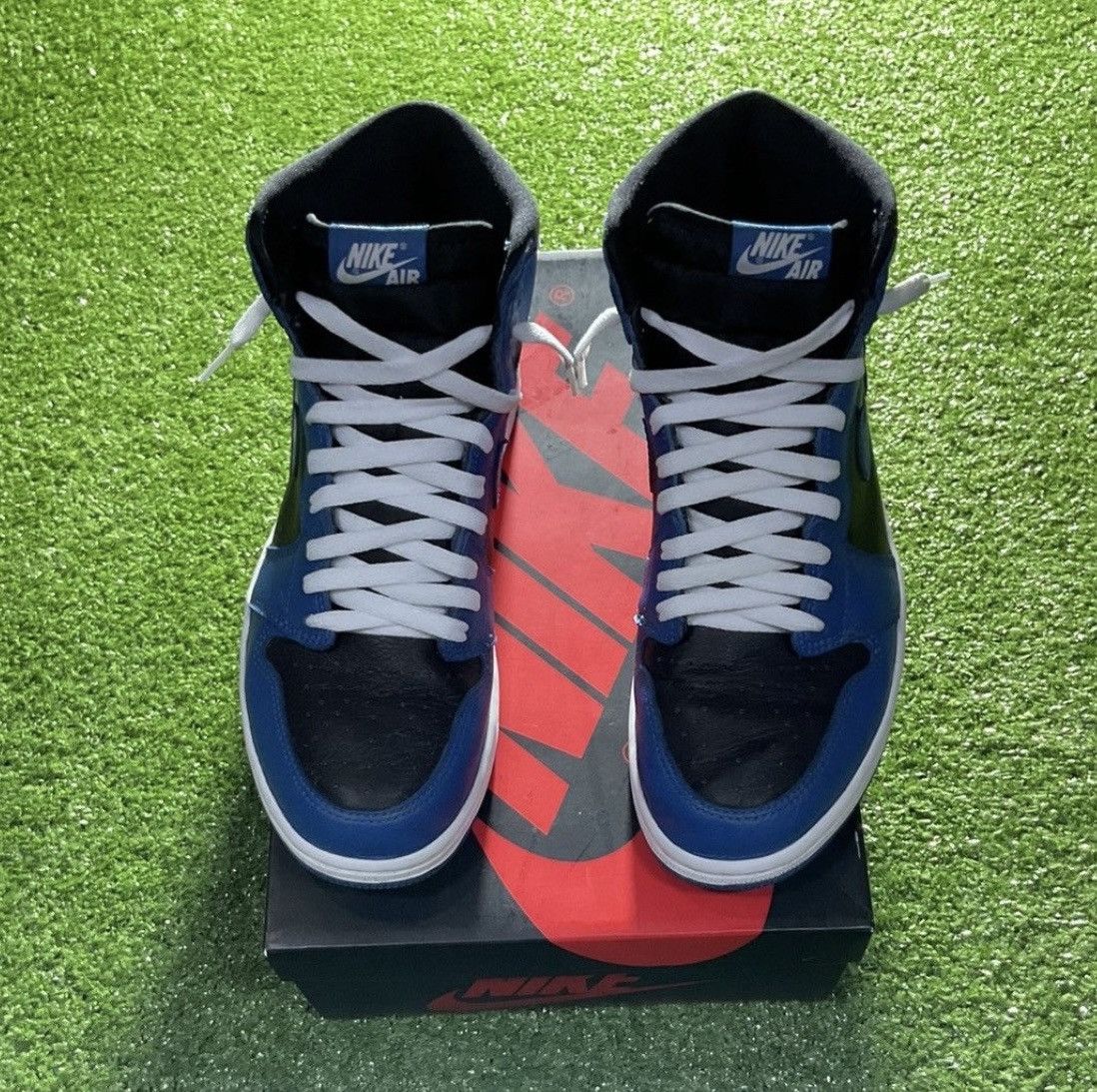 Jordan Brand Air Jordan 1 Retro High OG Dark Marina Blue Size US 10 / EU 43 - 1 Thumbnail