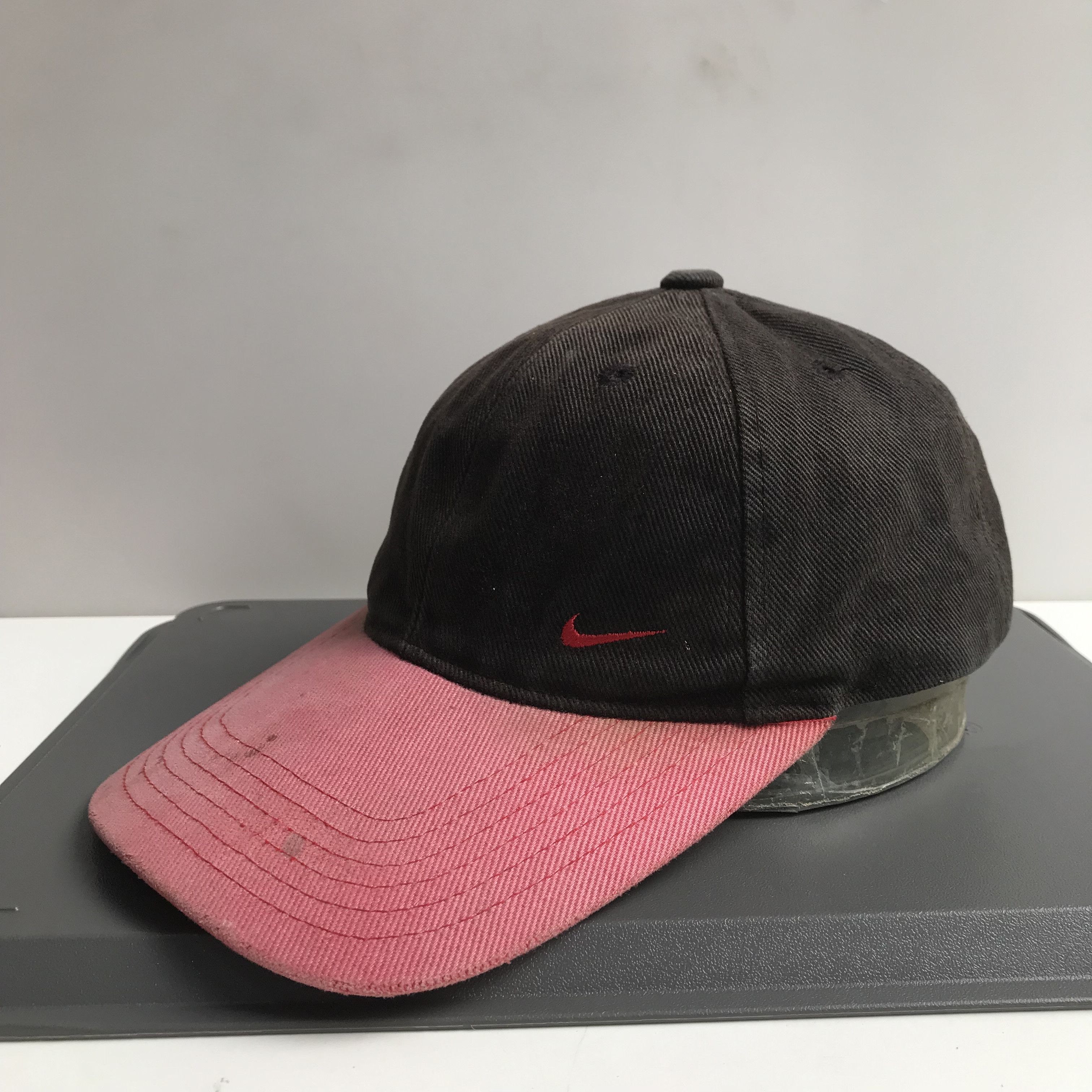 Nike Nike Men’s Fitted Hat Black Red Size 7 3/8 Embroidered Logo Size ONE SIZE - 1 Thumbnail