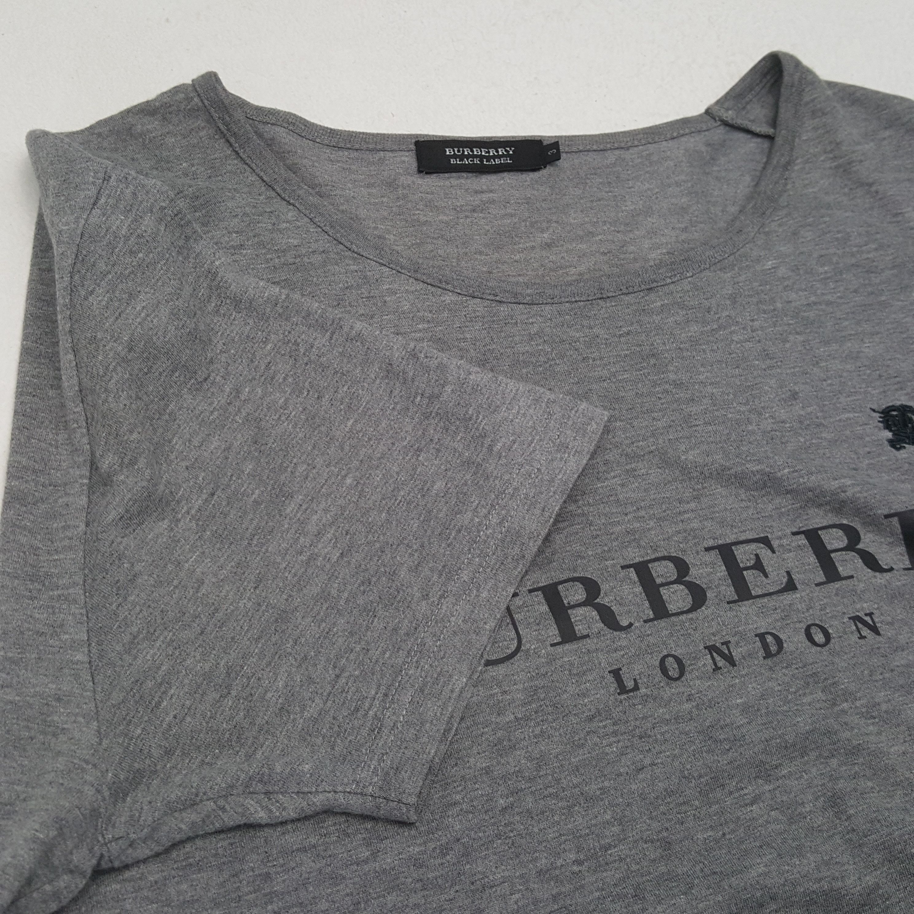 Burberry × Vintage Vintage Burberry Black Label Fashion Brand T-Shirt C276N79 Size US L / EU 52-54 / 3 - 6 Thumbnail