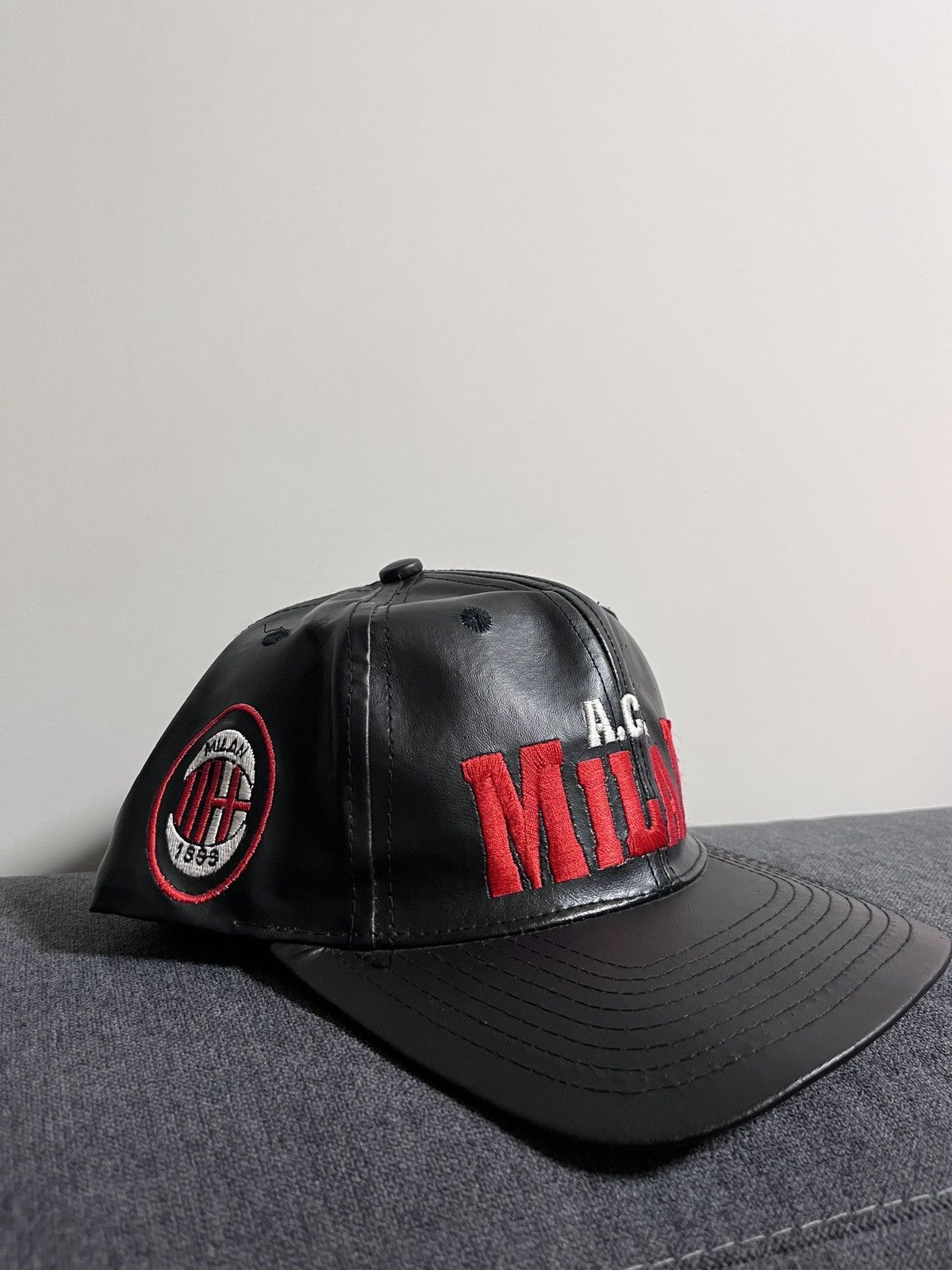 La Milano × Vintage AC MILAN Vintage Polyurethane Black Glossy Cap Size ONE SIZE - 2 Thumbnail