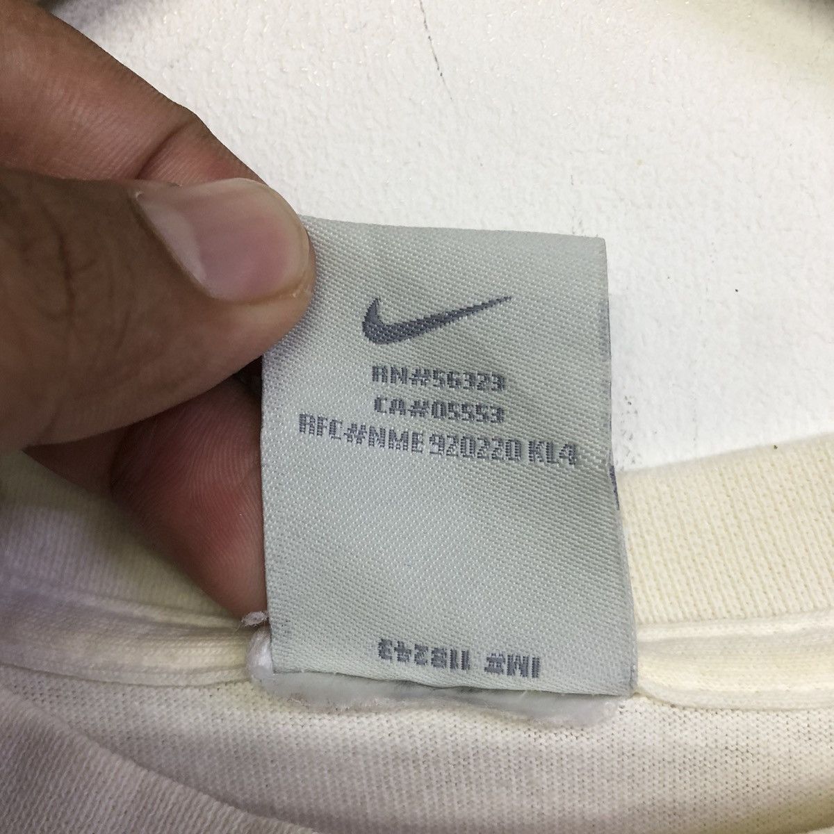 Nike Vintage Nike Air Embriodery Spellout Tshirt Size US L / EU 52-54 / 3 - 11 Thumbnail