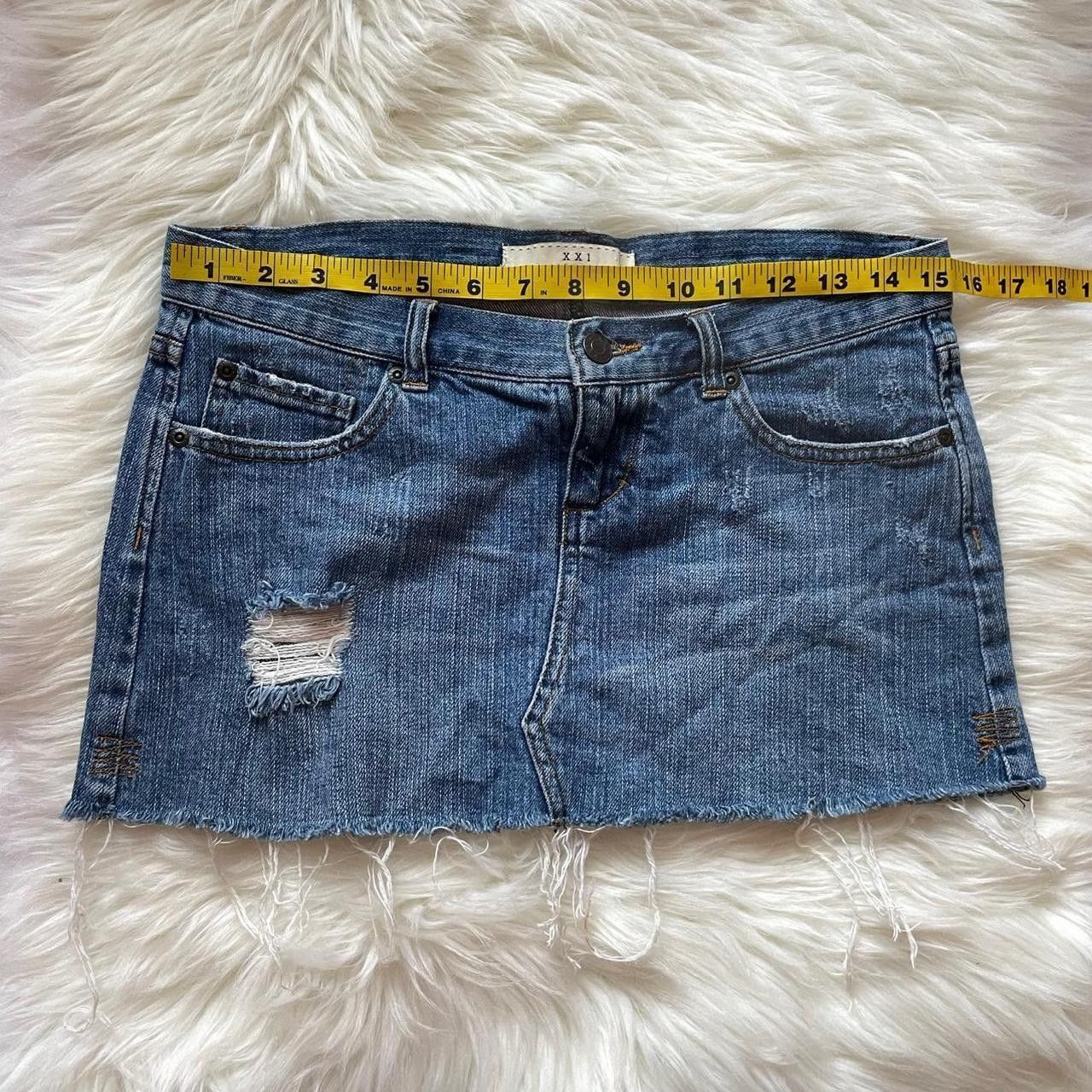 Forever 21 Y2K Distressed Denim Mini Skirt Size 30" / US 8 / IT 44 - 4 Thumbnail