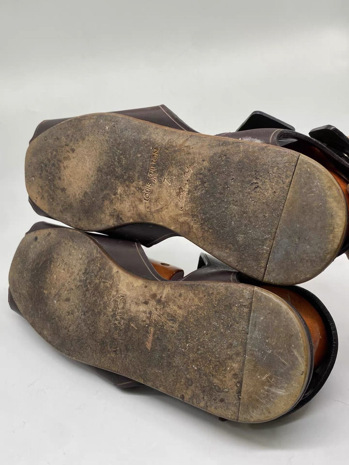 Louis Vuitton Louis Vuitton Brown Leather Serengeti Flat Sandals Size US 7 / EU 40 - 10 Thumbnail