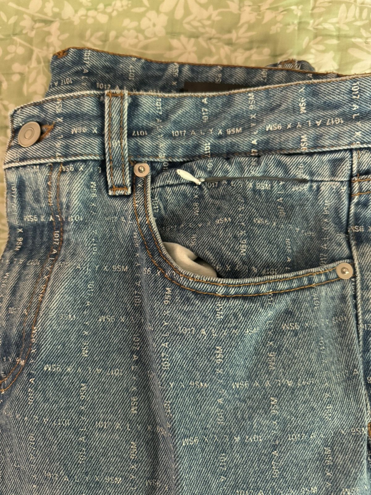 1017 ALYX 9SM Alyx Allover Print Jeans Size US 32 / EU 48 - 7 Thumbnail