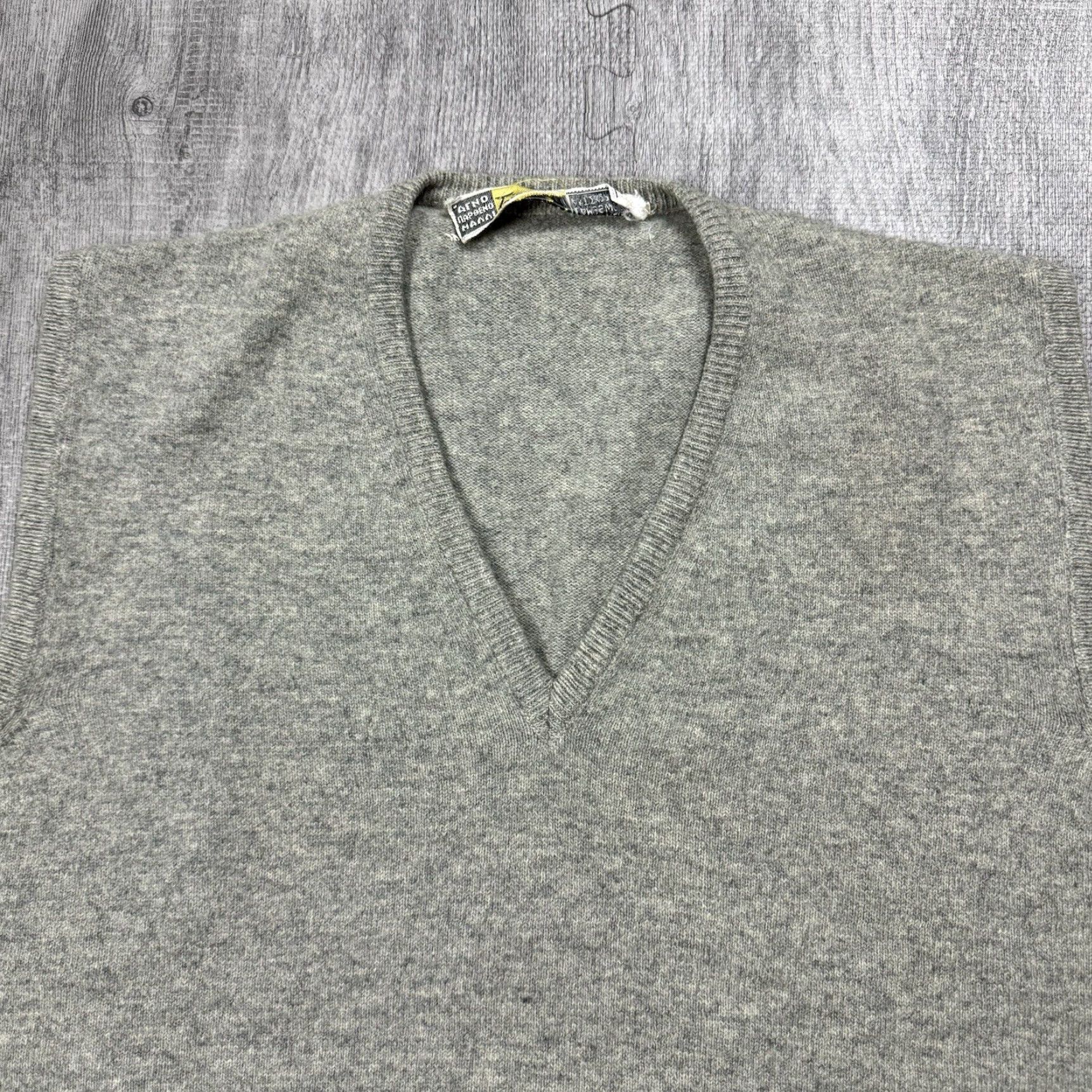 Vintage VINTAGE TRICOHAR AUSTRALIAN LAMBSWOOL V-NECK SWEATER VEST MENS LARGE GRAY HEATHERED CLASSIC Size US L / EU 52-54 / 3 - 2 Thumbnail