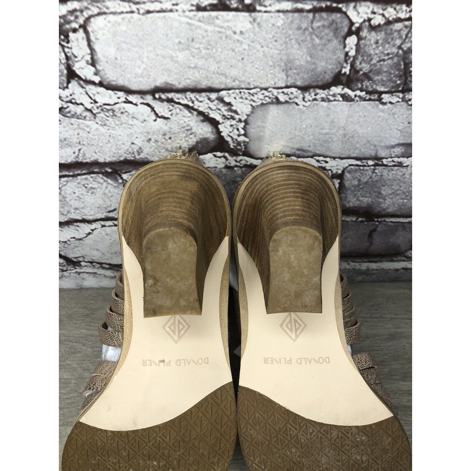 Donald Pliner Donald Pliner Junnah Gold Metallic Leather Ankle Strap Heel Size US 5.5 / IT 35.5 - 18 Thumbnail