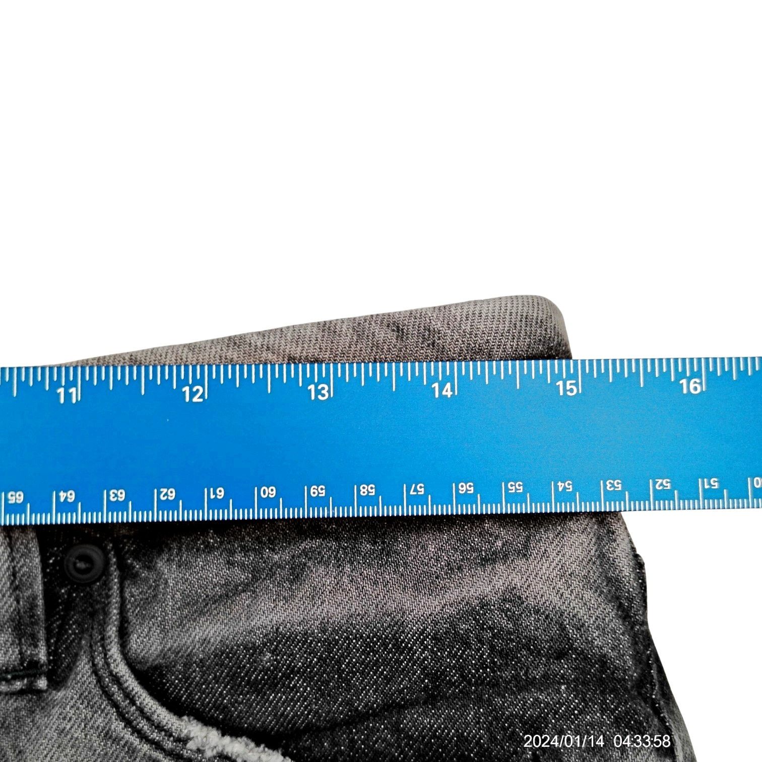 Good American Good American The Weekender Jeans Straight Frayed High Rise Size 28" / US 6 / IT 42 - 6 Thumbnail