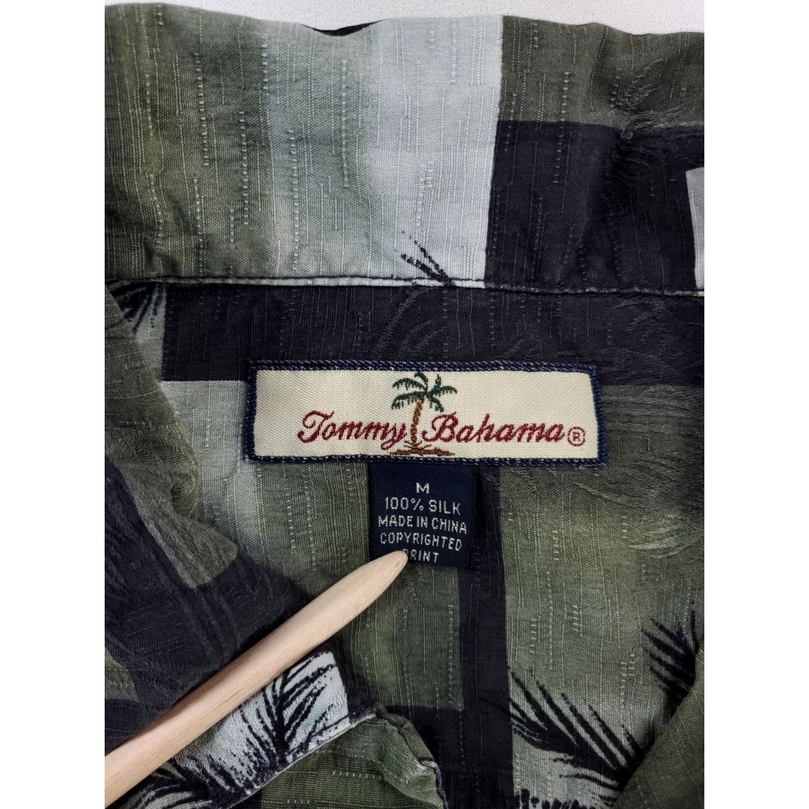 Tommy Bahama Tommy Bahama Hawaiian Button-Up Shirt Silk Short Sleeve Black Green Mens M Size US M / EU 48-50 / 2 - 2 Thumbnail