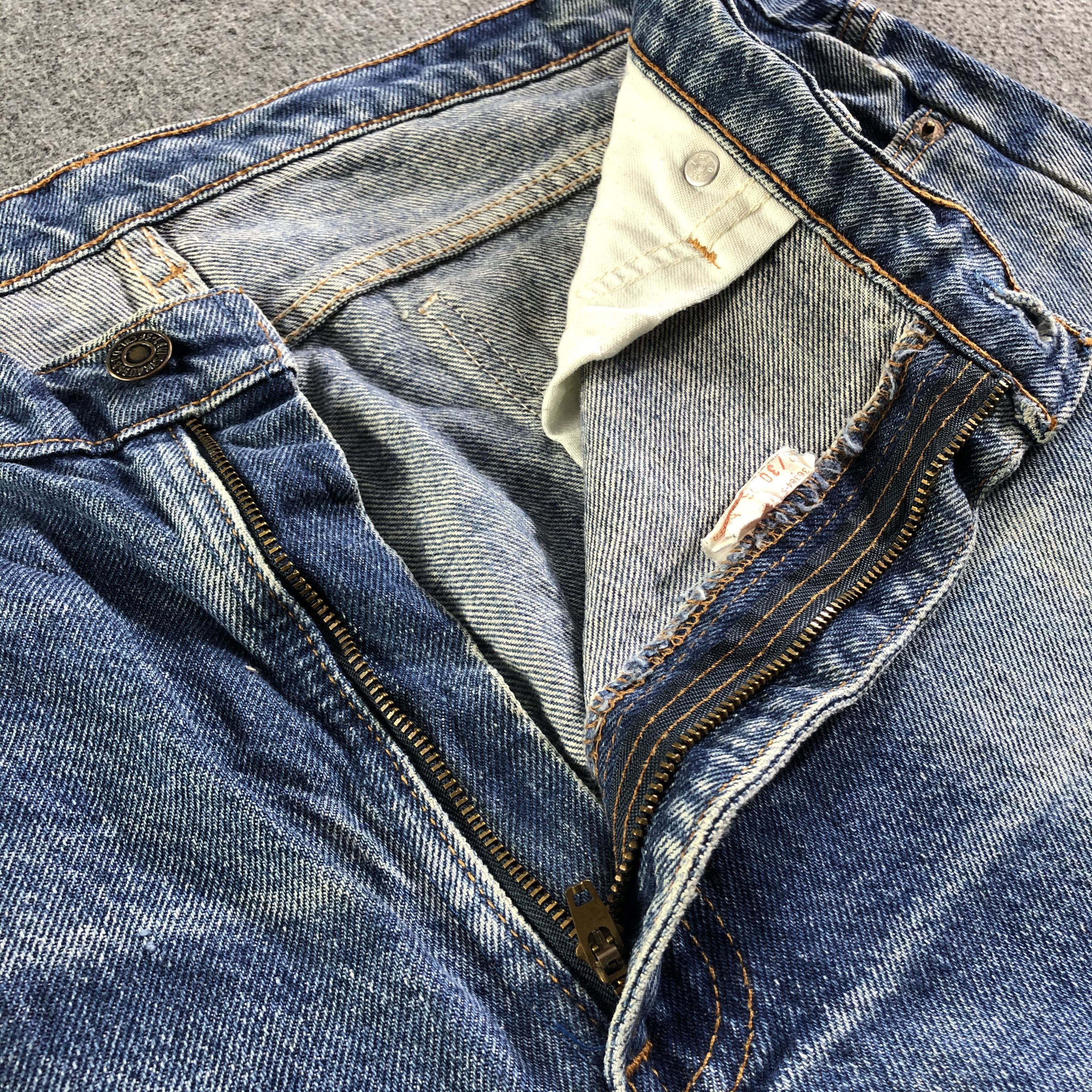 Levi's Vintage Blue Wash Levis 505 Jeans-J4225 Size US 37 - 8 Thumbnail