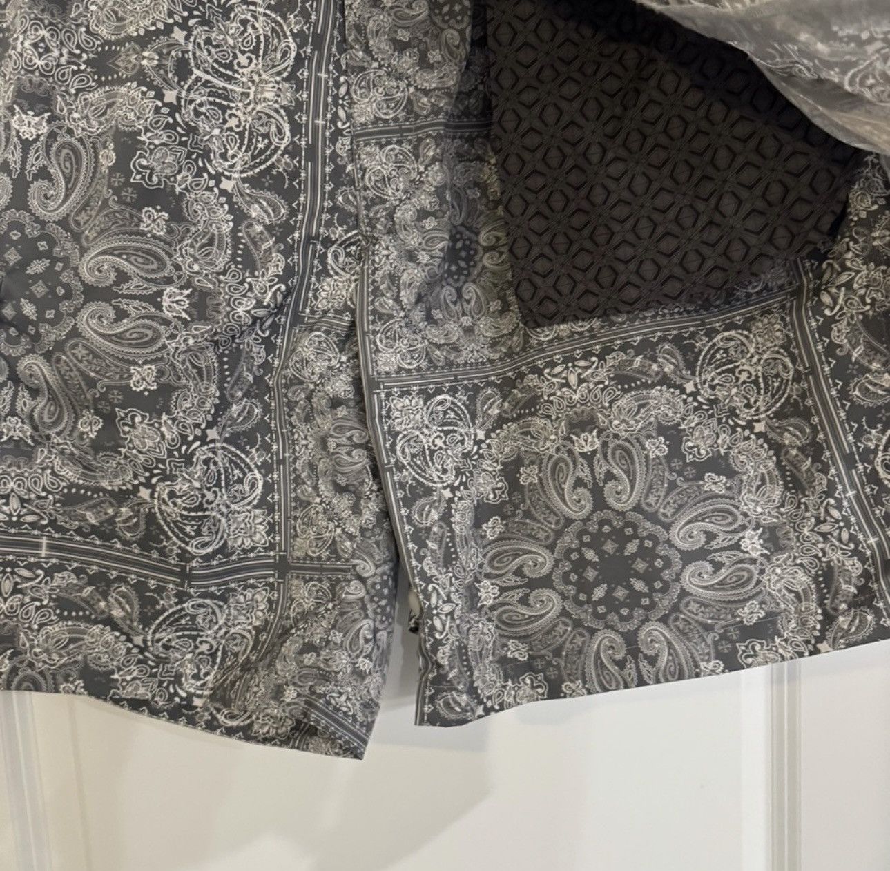 White Mountaineering White Mountaineering Bandana Paisley Printed Asymmetric Size US 36 / EU 52 - 6 Thumbnail