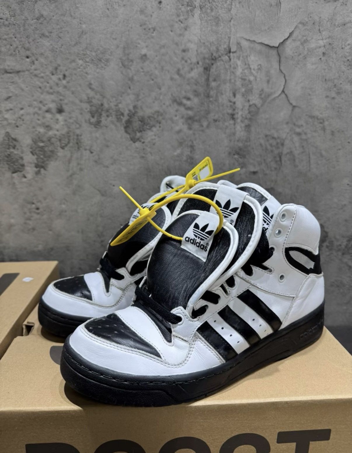Adidas Adidas x Jeremy Scott Triple Tongue Panda K37 Size US 8.5 / EU 41-42 - 2 Thumbnail