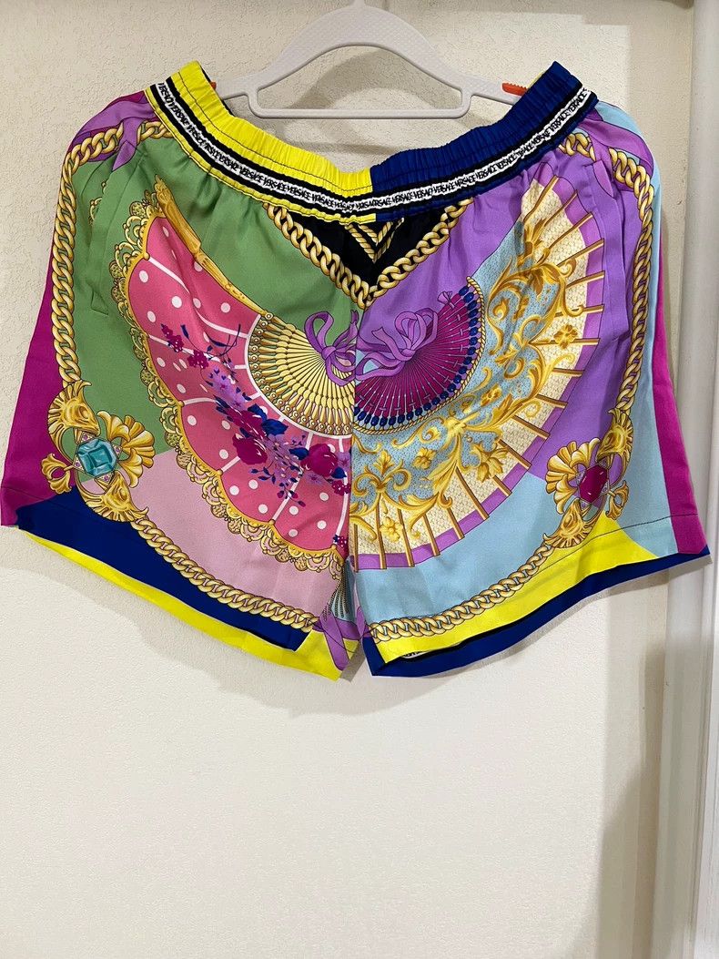 Versace Versace Elasticated waist colorful print casual shorts Size US 40 / EU 56 - 1 Thumbnail