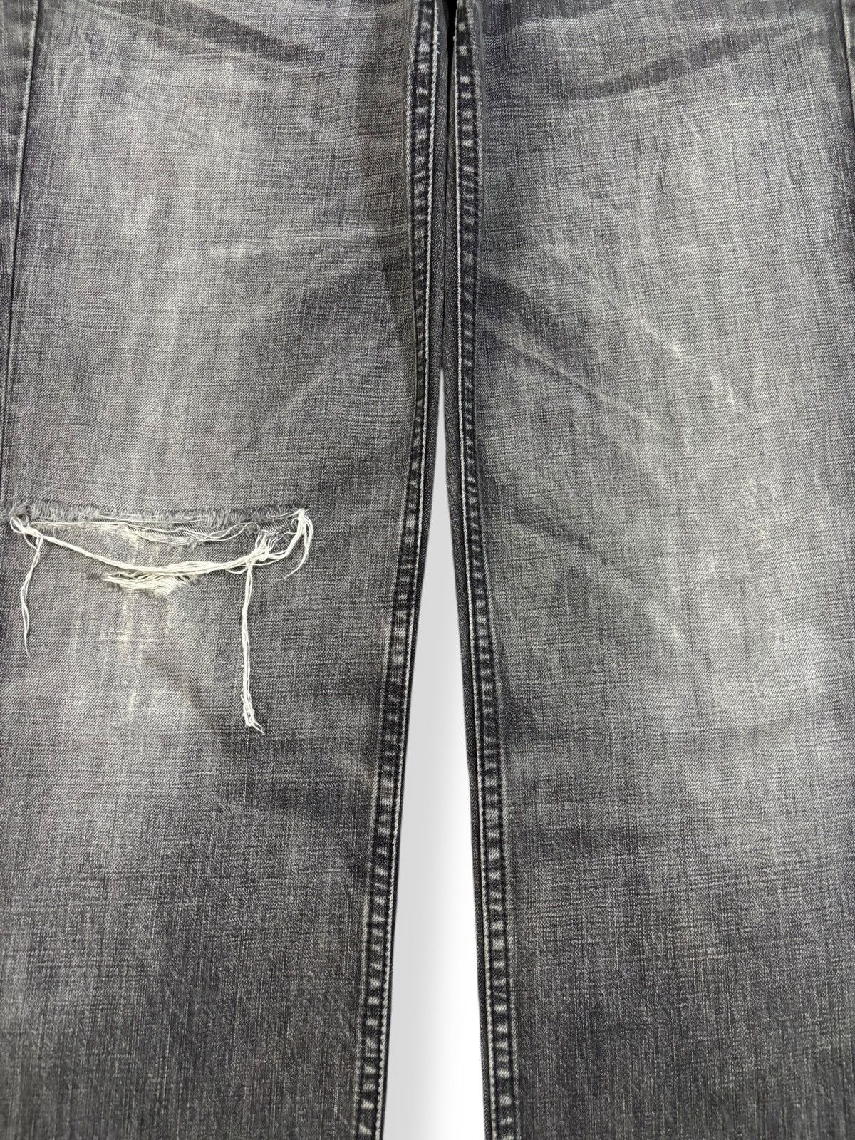 Levi's Vintage 2000s Levis 519-09 Faded Whiskers Distressed Jeans Size US 34 / EU 50 - 5 Thumbnail