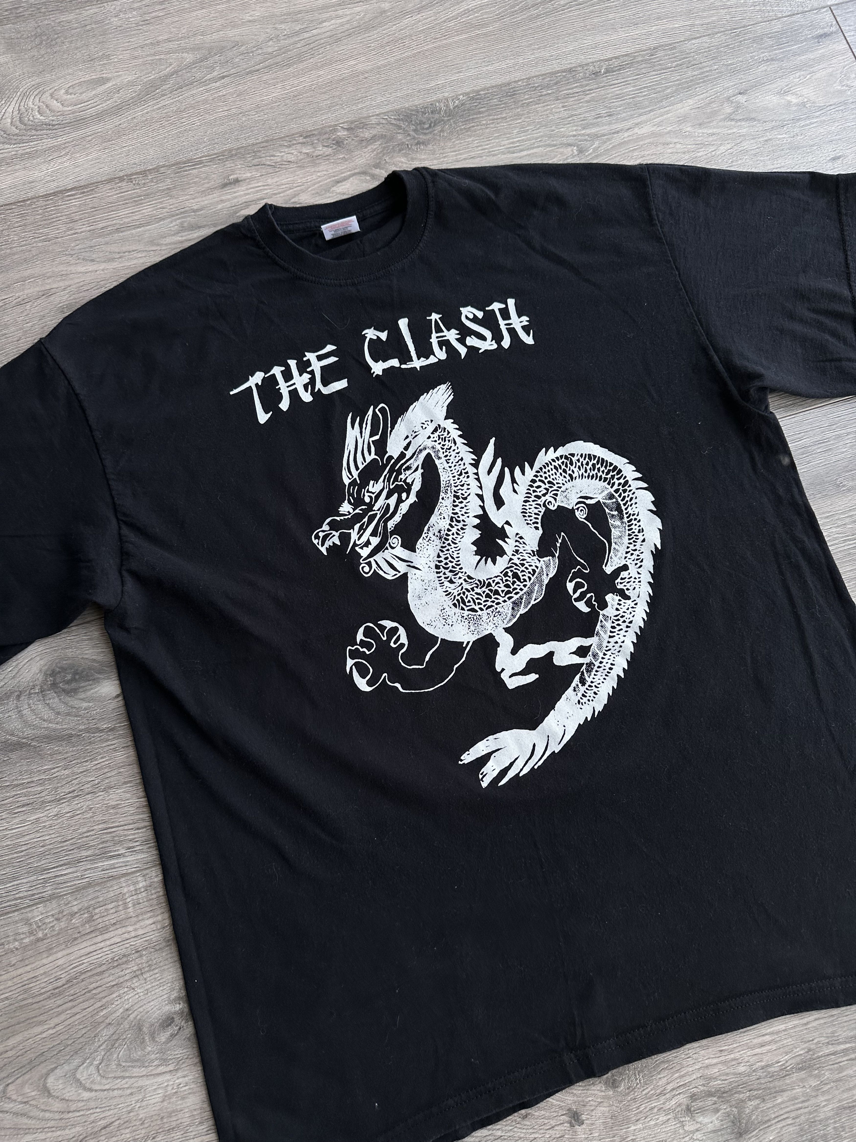 Band Tees The clash dragon vintage t shirt Size US XL / EU 56 / 4 - 2 Thumbnail