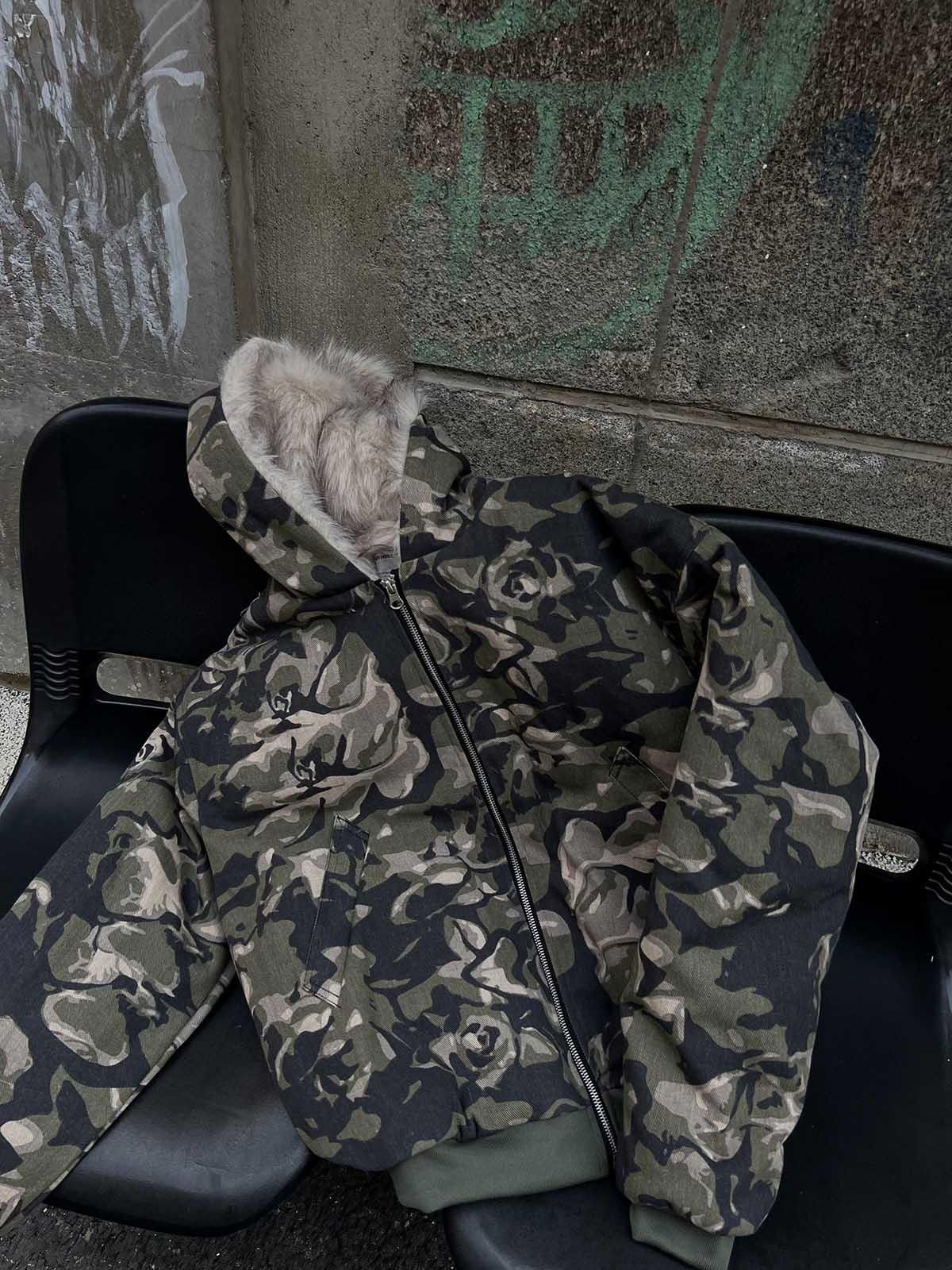 Japanese Brand Camouflage Quilted Hooded Jacket with Faux Fur Trim Size US L / EU 52-54 / 3 - 1 Thumbnail