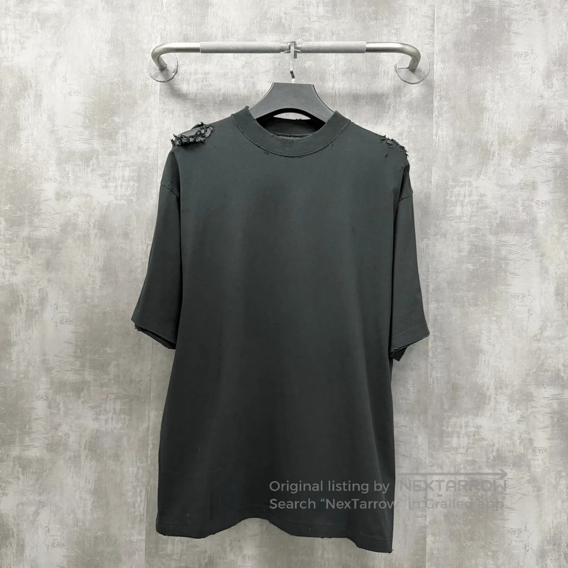 Balenciaga Balenciaga Distressed Logo Short Sleeve T. Size US L / EU 52-54 / 3 - 2 Thumbnail