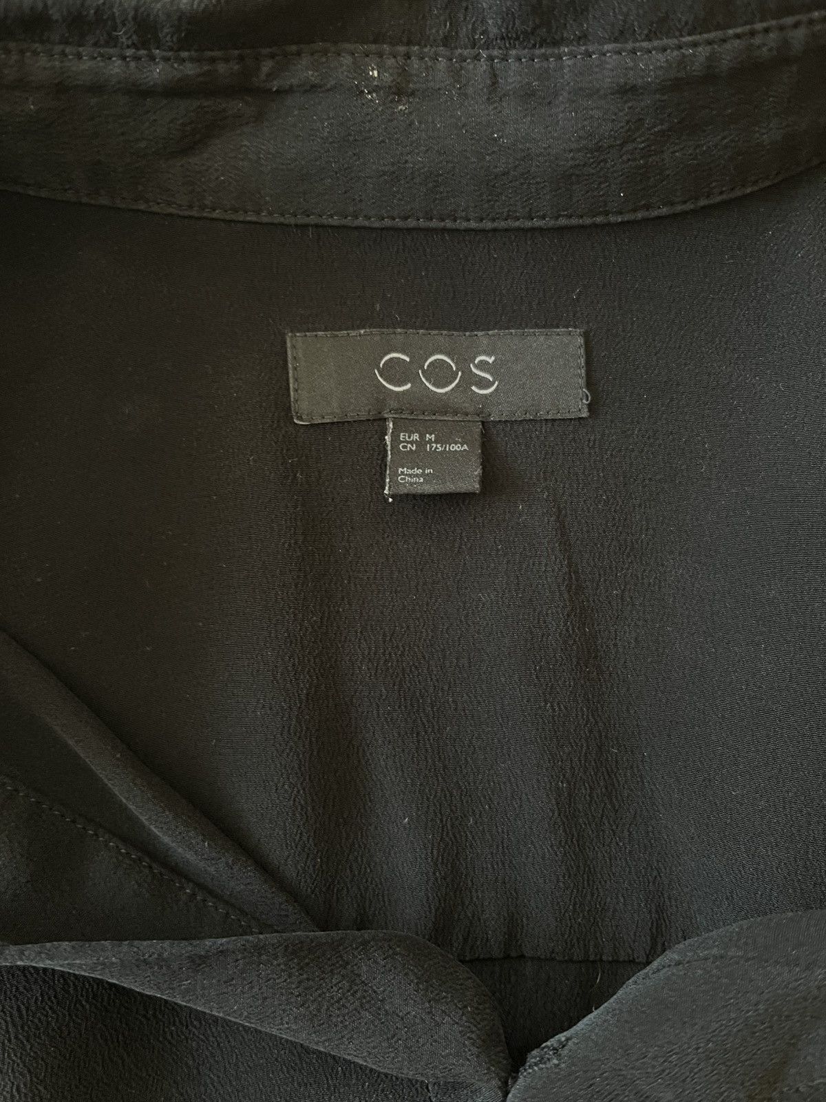 Cos COS Silk Shortsleeve Shirt With Buttons Size US M / EU 48-50 / 2 - 3 Thumbnail