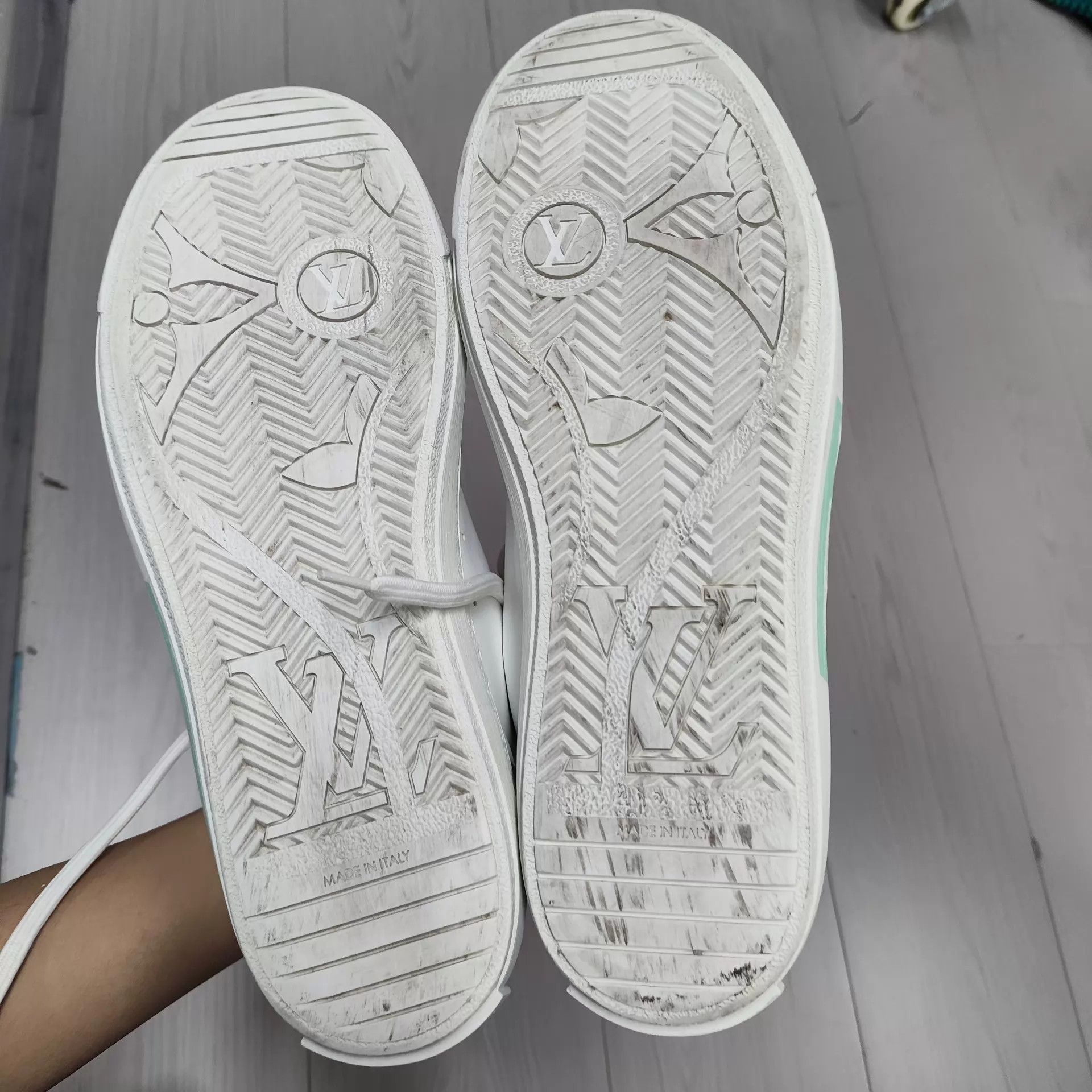 Louis Vuitton LV Leather Flat 8 Gray/White Colorblock Minor Wear Size US 9 / EU 42 - 3 Thumbnail