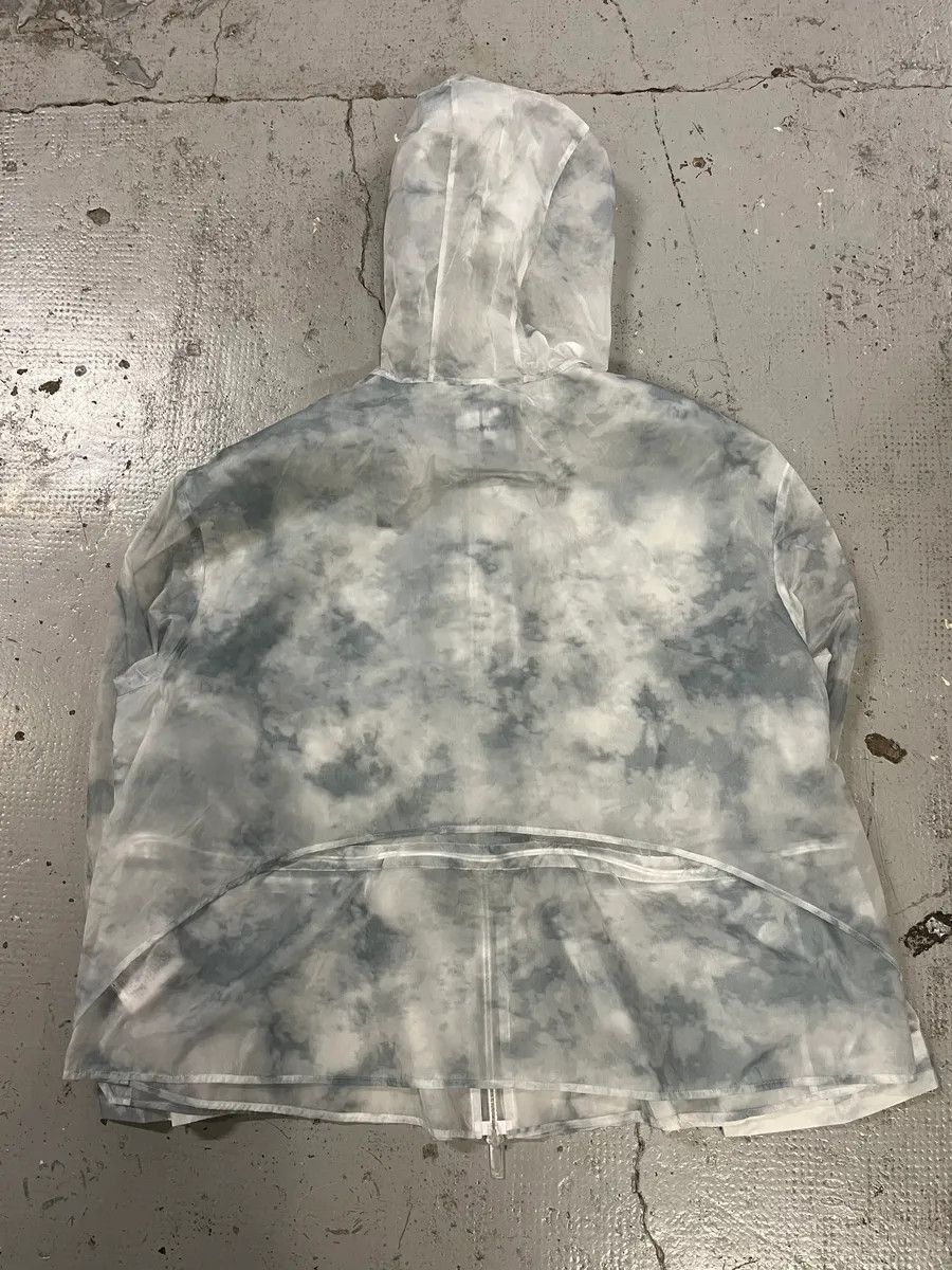 Emporio Armani AW2022 Emporio Armani White & Blue Cloudy Windbreaker Jacket Size US S / EU 44-46 / 1 - 5 Thumbnail