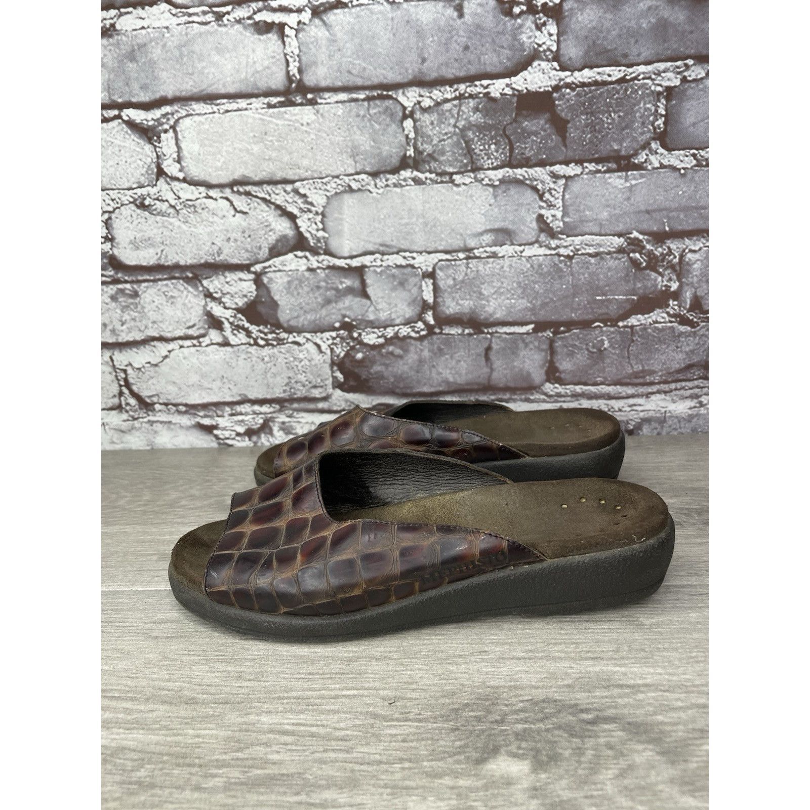 Mephisto Mephisto Brown Leather Croc Embossed Slip On Slides Sandals Size US 5 / IT 35 - 17 Thumbnail