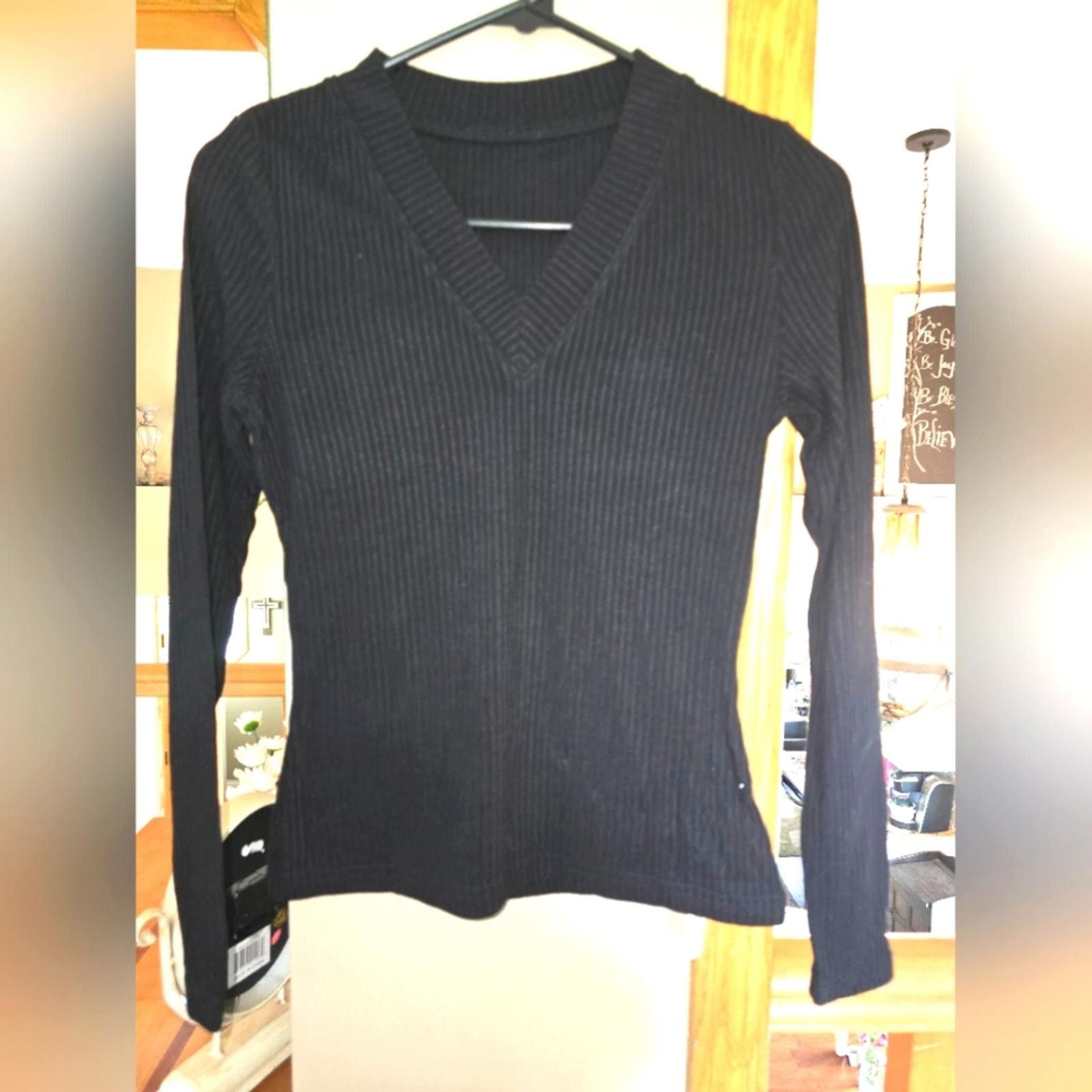 Designer OGL Ribbed Everyday V-Neck Top Size S / US 4 / IT 40 - 1 Thumbnail