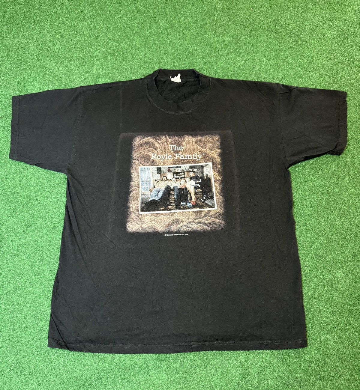 Vintage Vintage 90s The Royle Family Grenada Tv Promo T Shirt Size US L / EU 52-54 / 3 - 1 Thumbnail