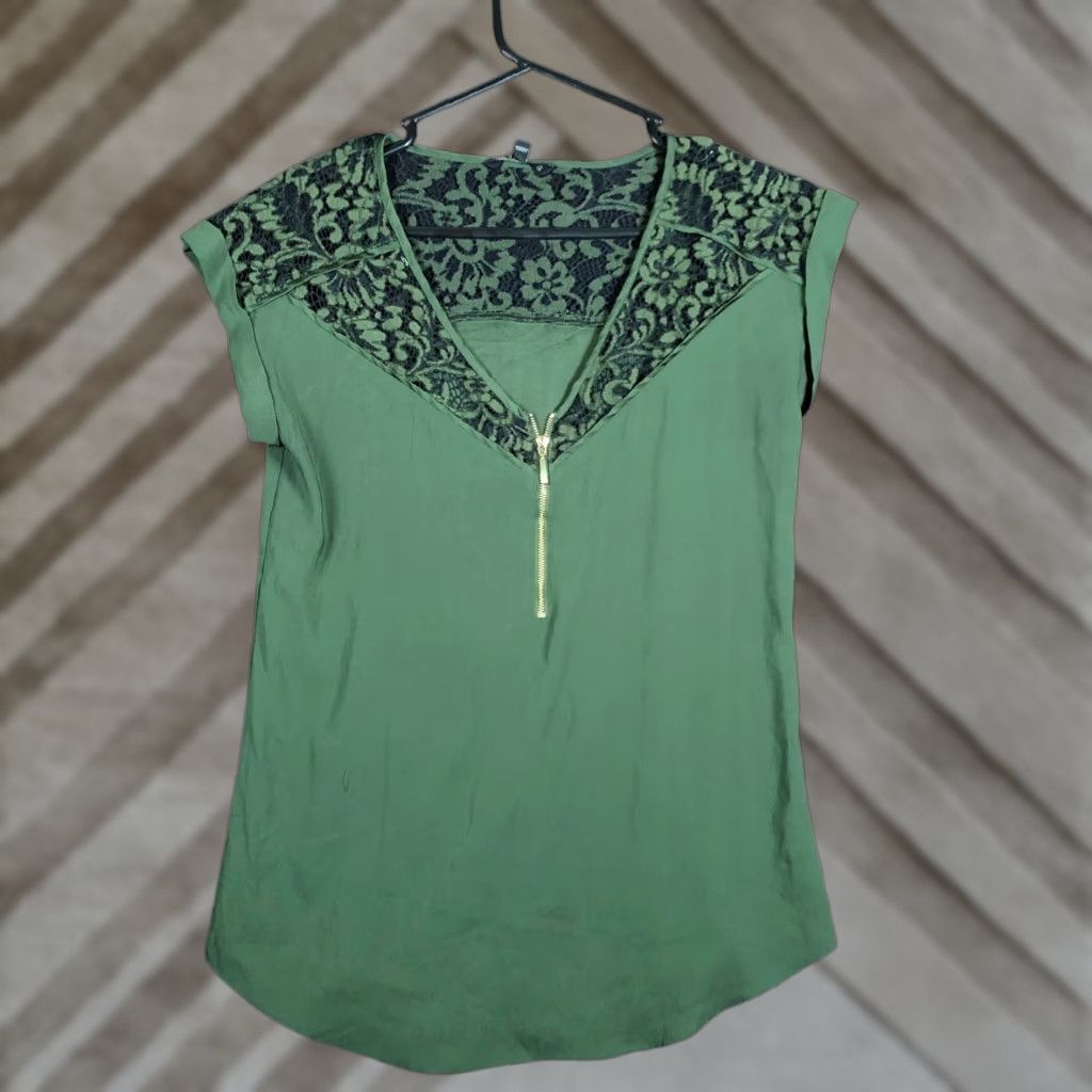 Express Express Blouse Womens V Neck Zipper Front Cap Sleeve Small Green Size S / US 4 / IT 40 - 1 Thumbnail