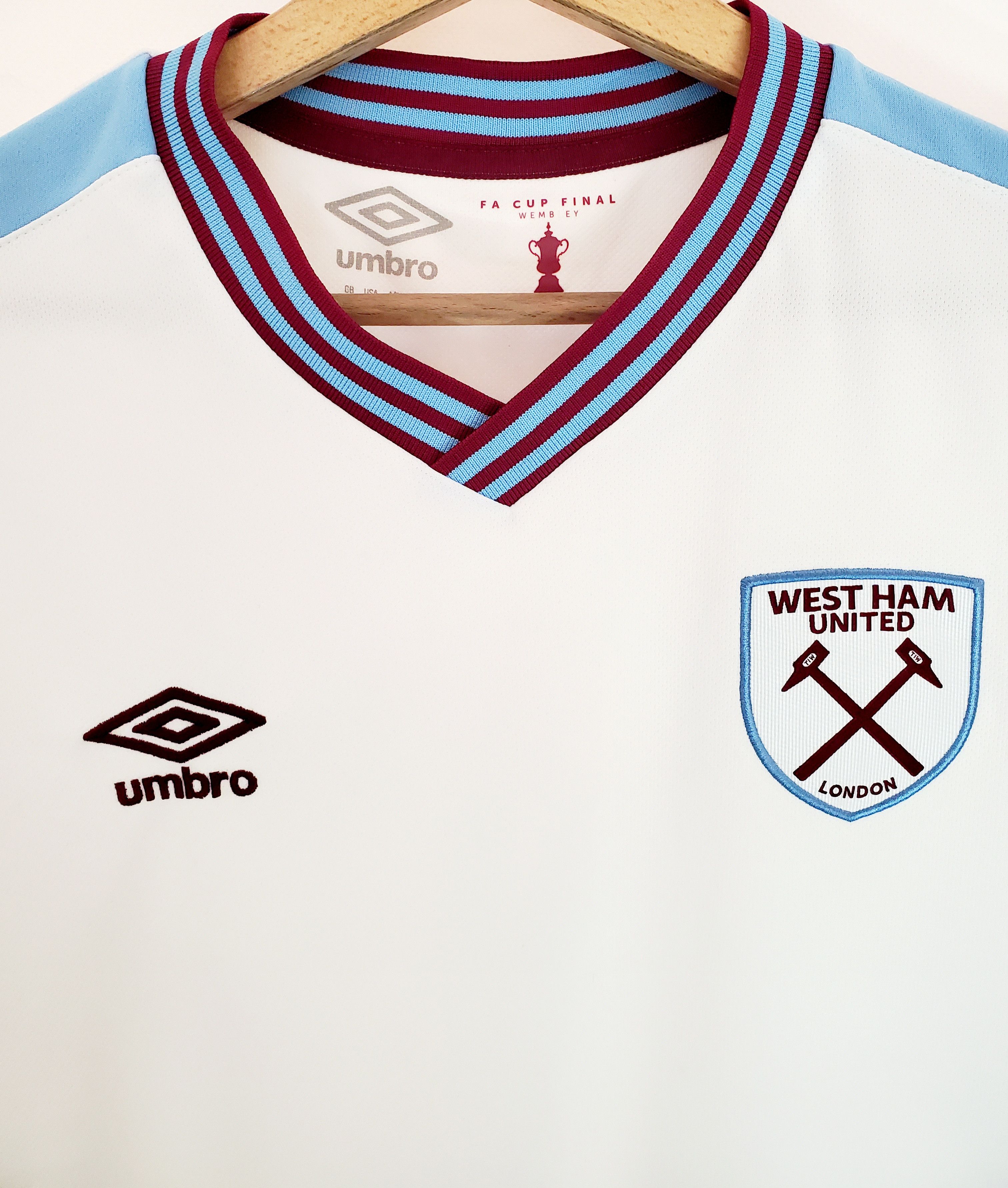 Umbro WEST HAM UNITED 2019 2020 AWAY SOCCER JERSEY UMBRO sz M Size US M / EU 48-50 / 2 - 2 Thumbnail