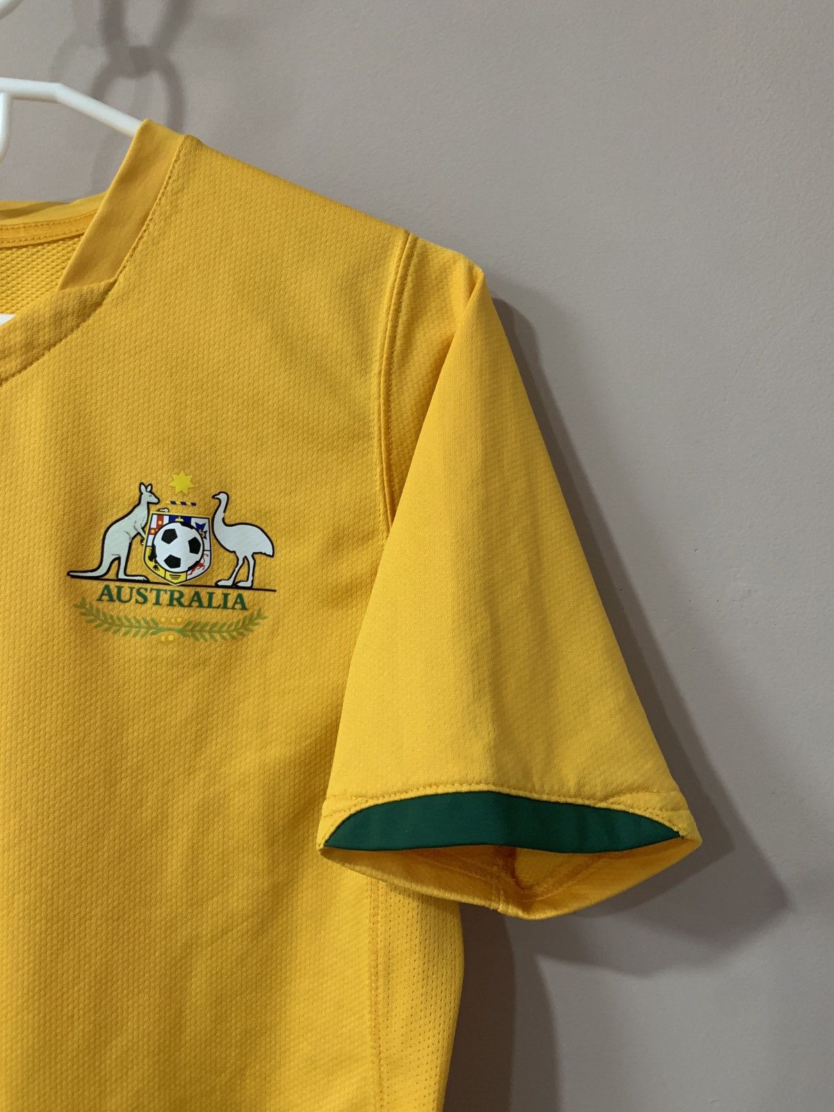 Nike × Vintage Womens Australia Home Football Shirt Nike Soccer Jersey Sz M Size S / US 4 / IT 40 - 4 Thumbnail