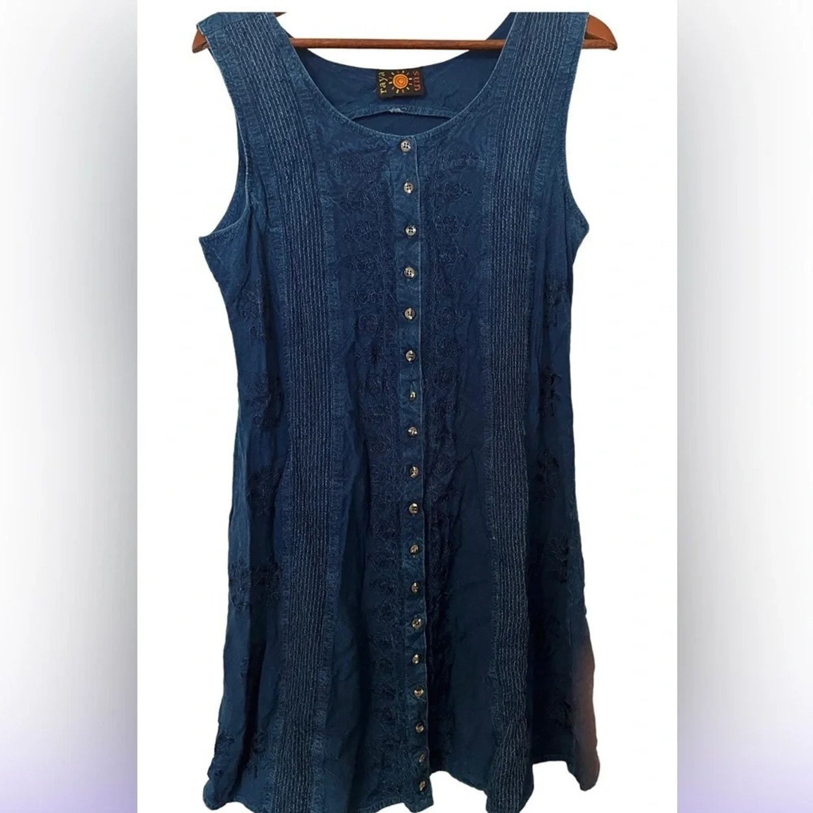 The Unbranded Brand Raya Sun embroidered full button front dress, size Medium Size M / US 6-8 / IT 42-44 - 1 Thumbnail