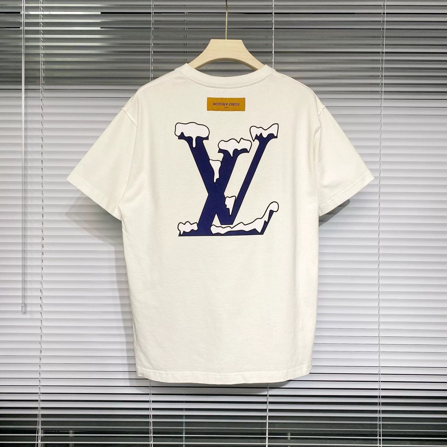 Louis Vuitton Louis Vuitton Snow Mountain Print T-shirt Size US L / EU 52-54 / 3 - 1 Thumbnail