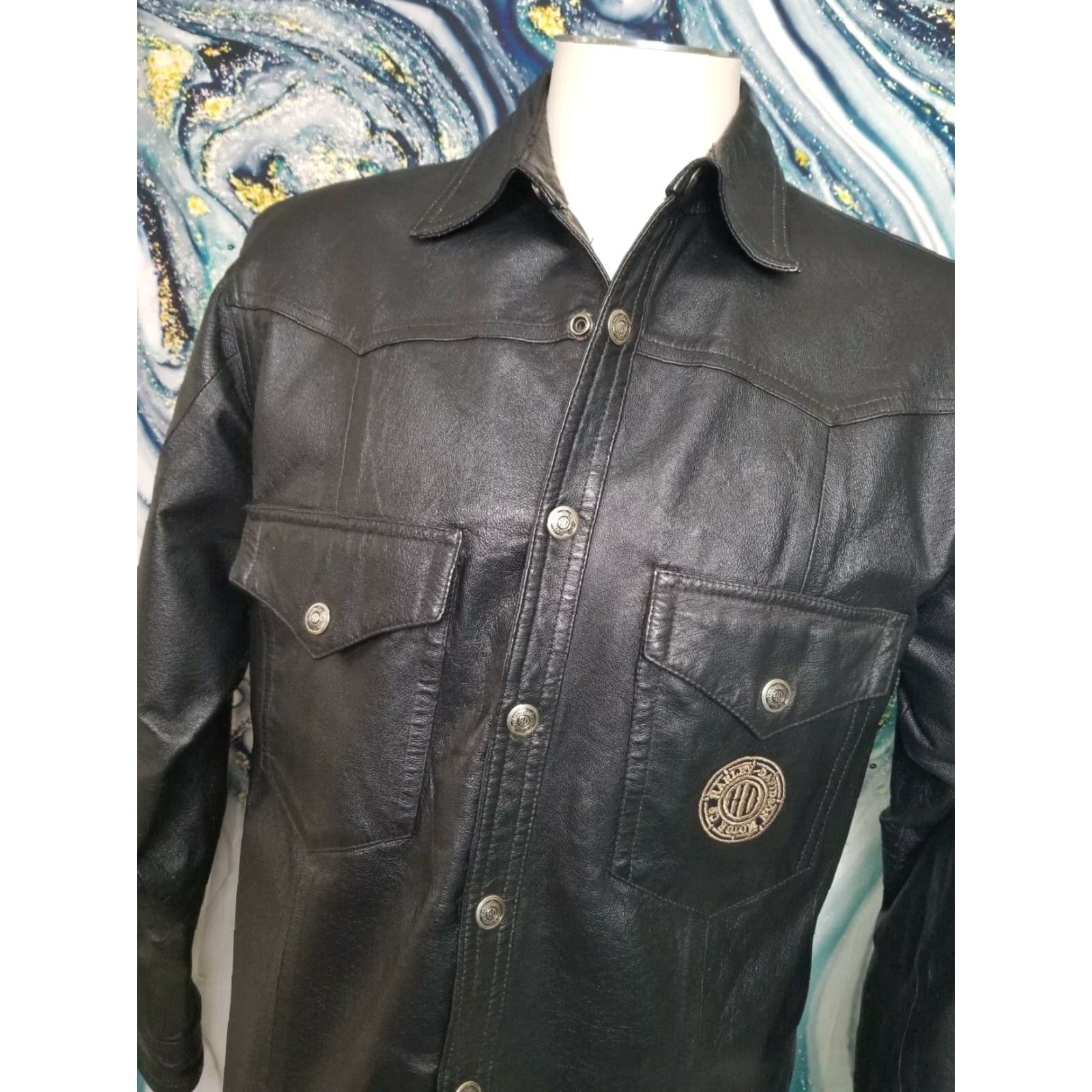 Harley Davidson VINTAGE Harley-Davidson Leather Jacket Mens M 90s Black Pigskin All Seasons Button Snap Pockets Fox Painting Limited Edition Motoclothing Size US M / EU 48-50 / 2 - 3 Thumbnail