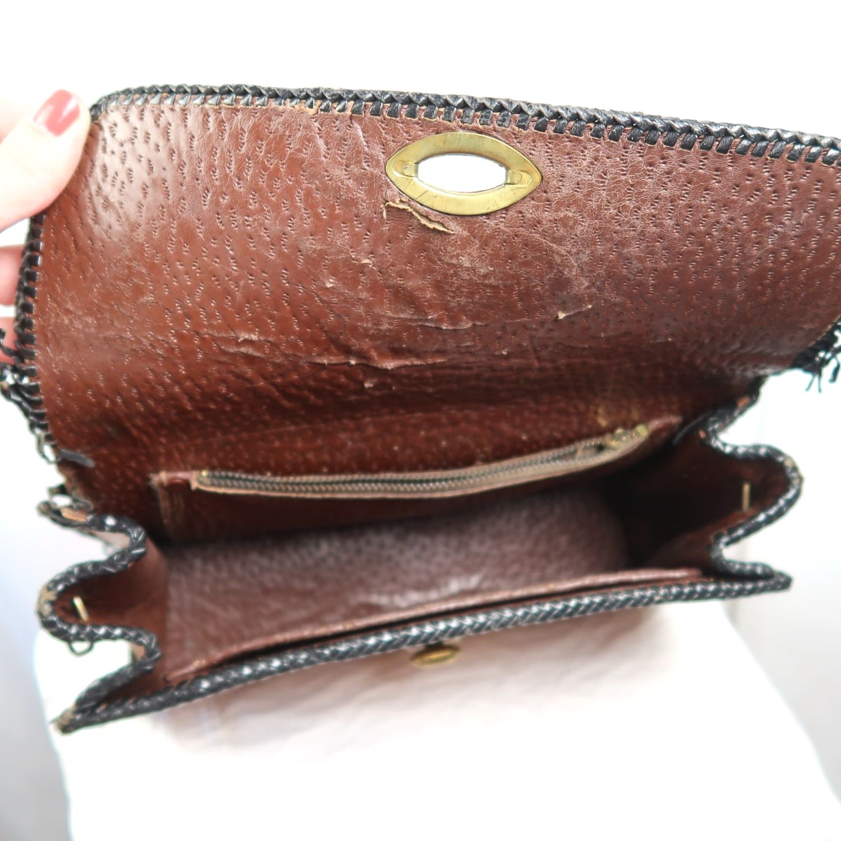 Vintage VINTAGE Brown Floral Embossed Leather Clutch Bag Purse Women Small 70s Bohemian Turn Lock Dining Casual Mens Womens Girls Size ONE SIZE - 8 Thumbnail
