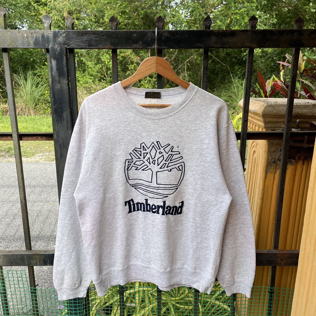 Timberland × Vintage 🔥Vintage 90s Timberland Embroidered Big Logo Sweatshirts Size US M / EU 48-50 / 2 - 1 Thumbnail