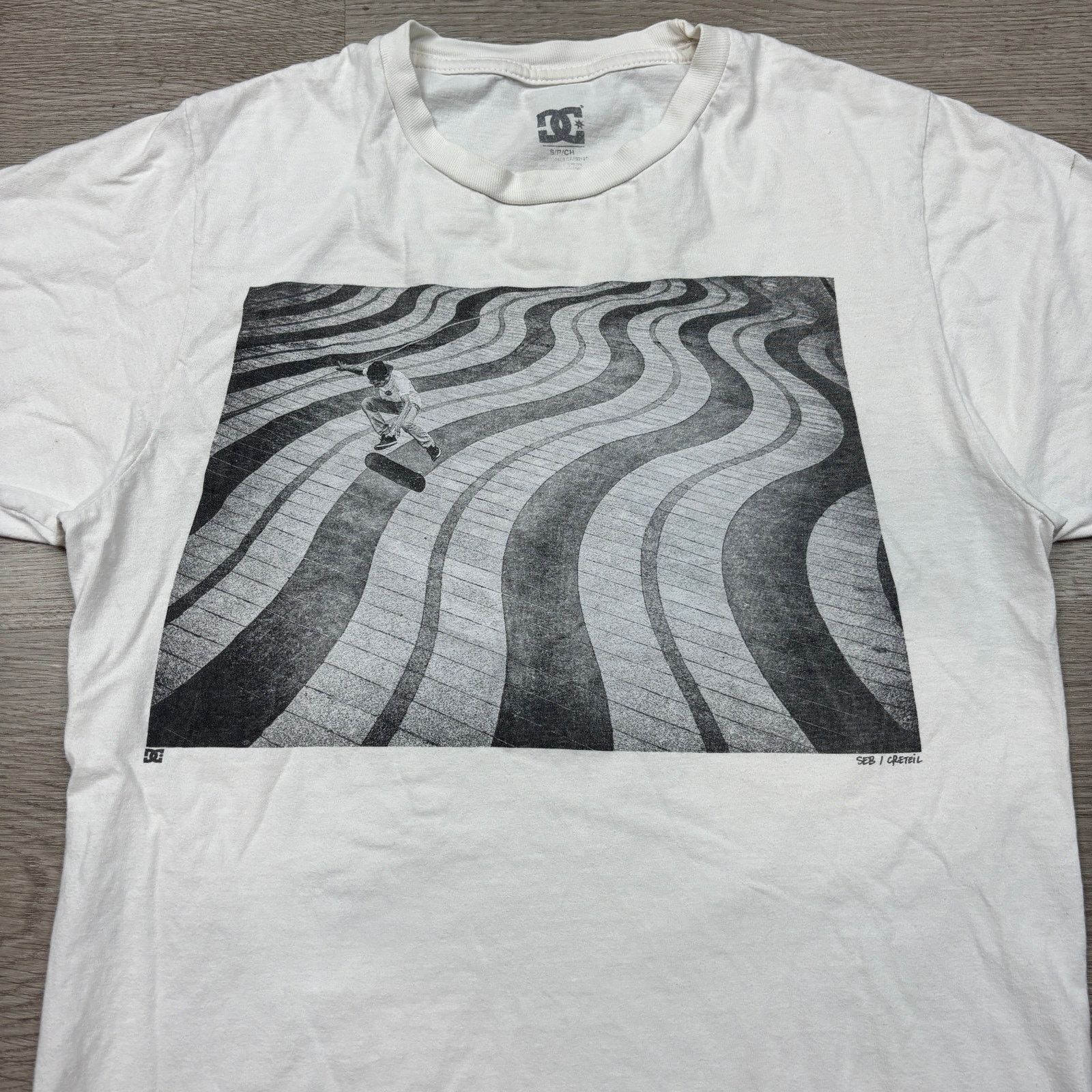 DC DC Shoes Cretail Paris Skateboarding Graphic Shirt Men's S Size US S / EU 44-46 / 1 - 2 Thumbnail
