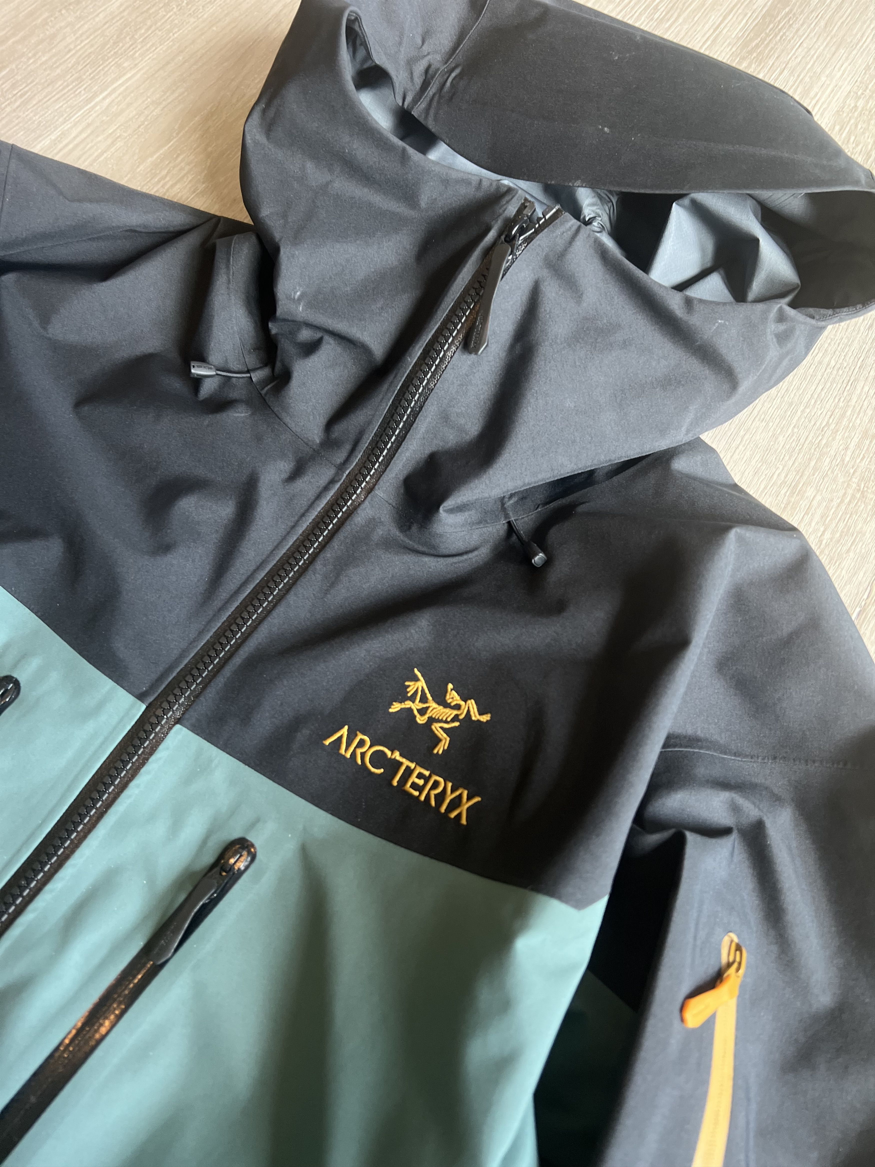 Arc'teryx Fall 23’ Alpha SV 24K Gold Dark Magic / Gorpcore / Gore-Tex Size US L / EU 52-54 / 3 - 5 Thumbnail