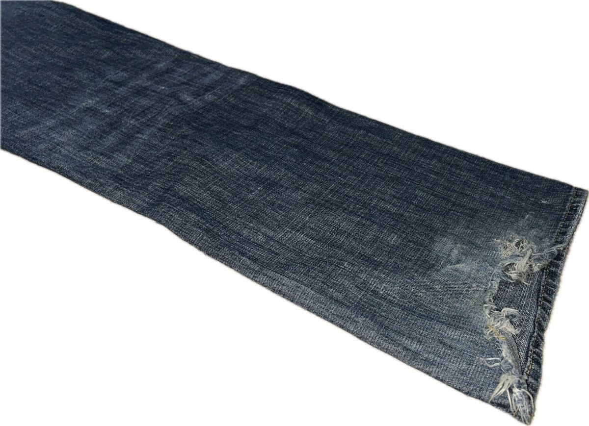 Distressed Guess Denim Jeans